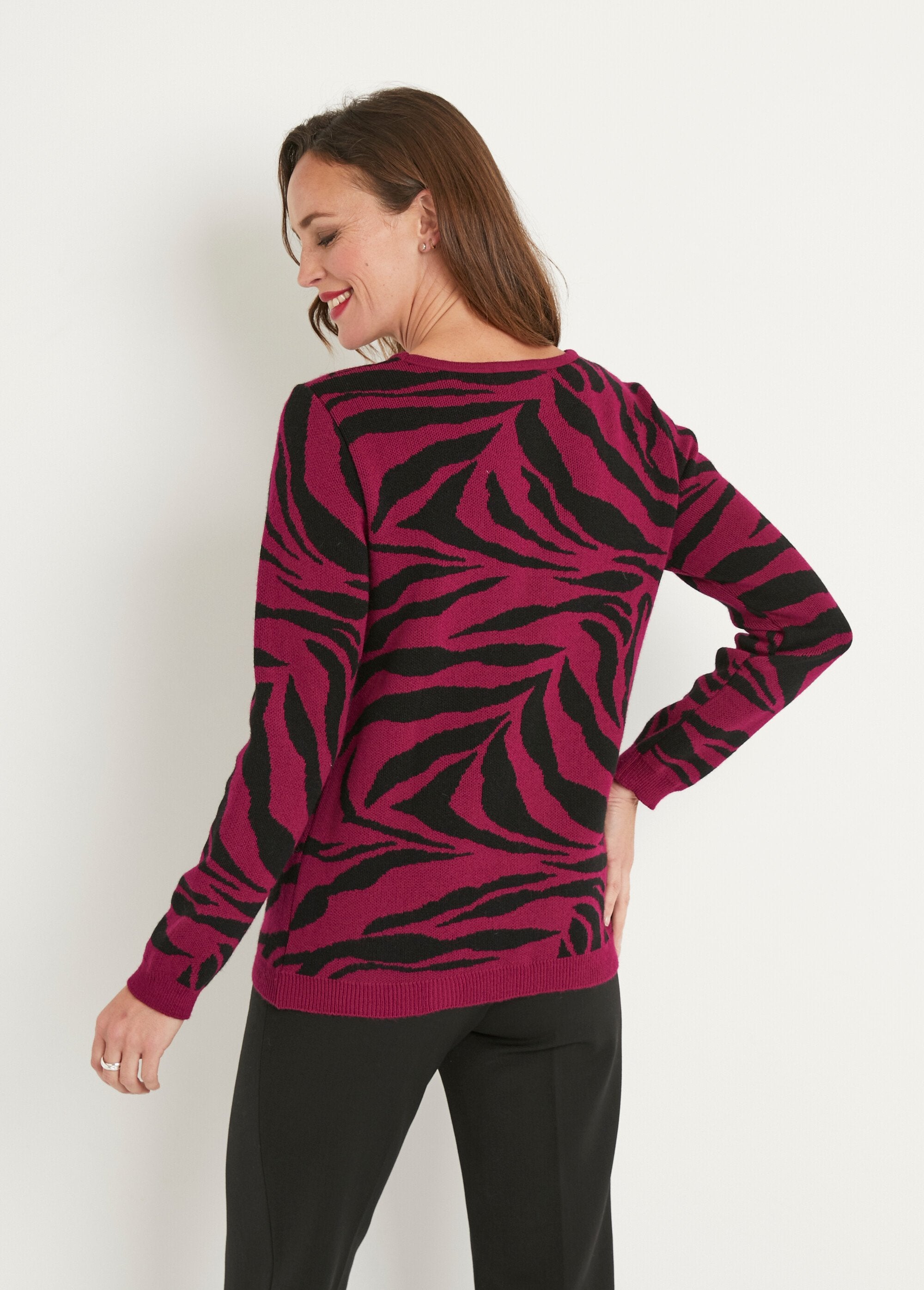 Camisola_macia_com_gola_redonda_e_jacquard_de_zebra_Cassis_et_noir_DO1_slim