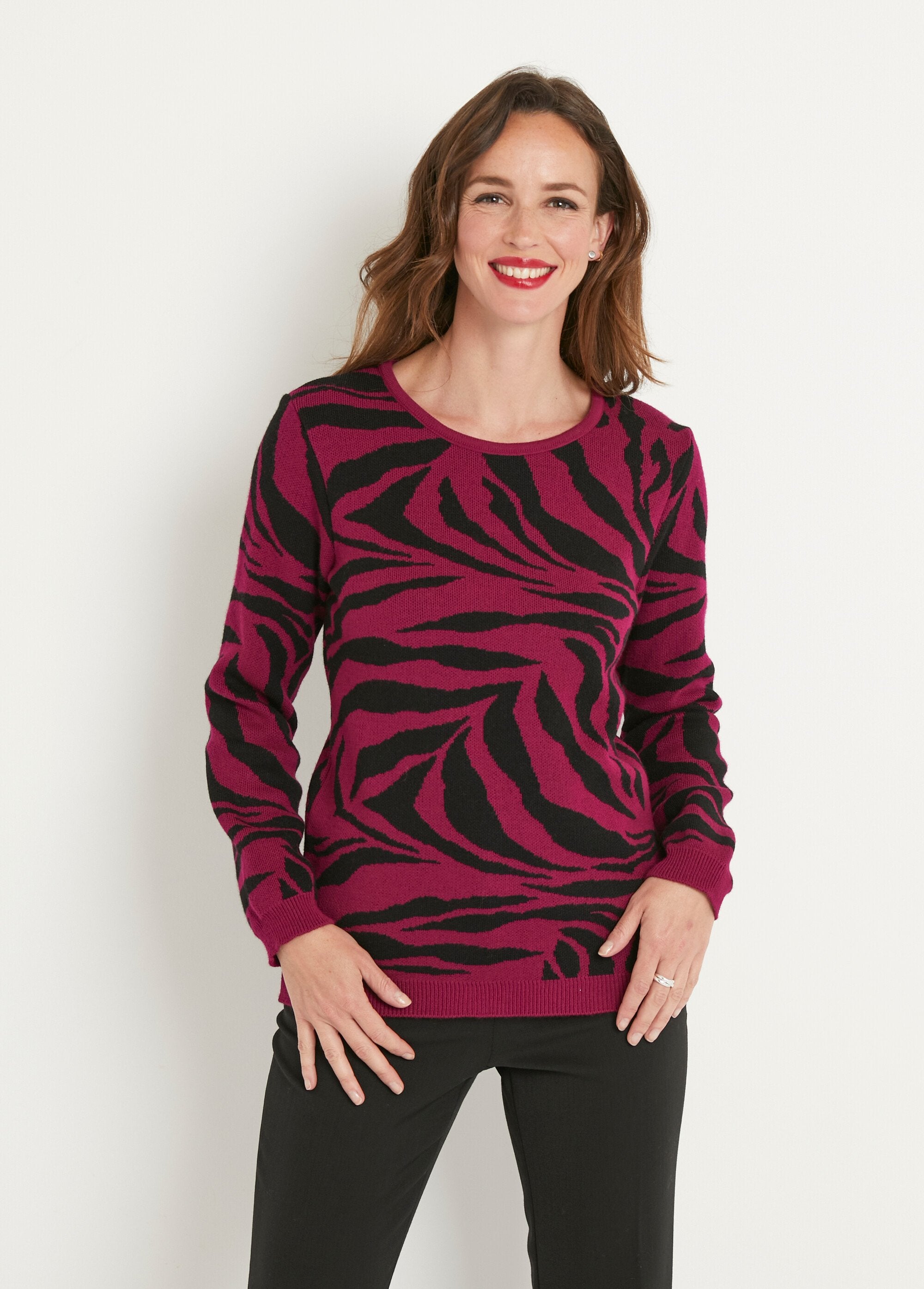 Camisola_macia_com_gola_redonda_e_jacquard_de_zebra_Cassis_et_noir_FA1_slim