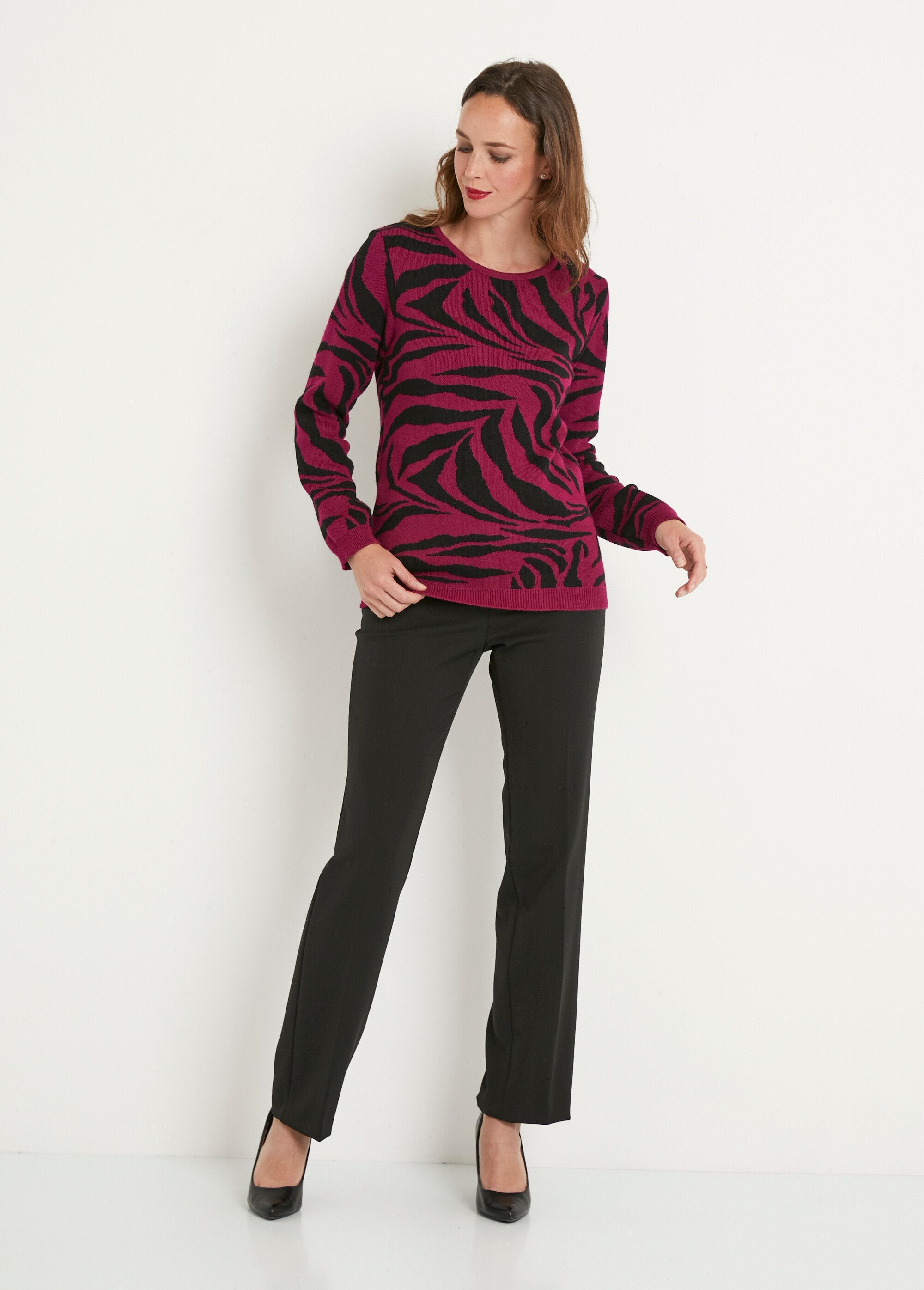 Camisola_macia_com_gola_redonda_e_jacquard_de_zebra_Cassis_et_noir_SF1_slim