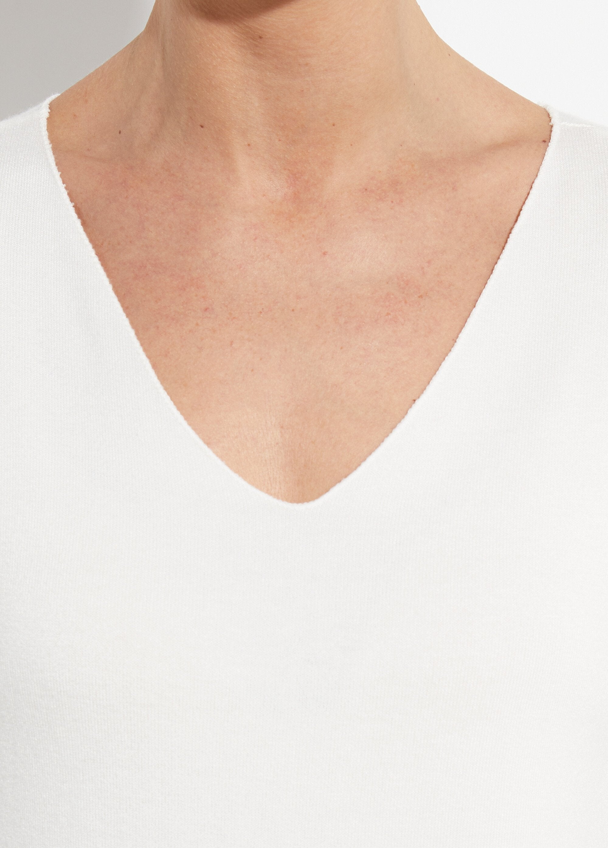 Pull_fin_avec_angora_et_laine,_col_V_Ecru_DE2_slim