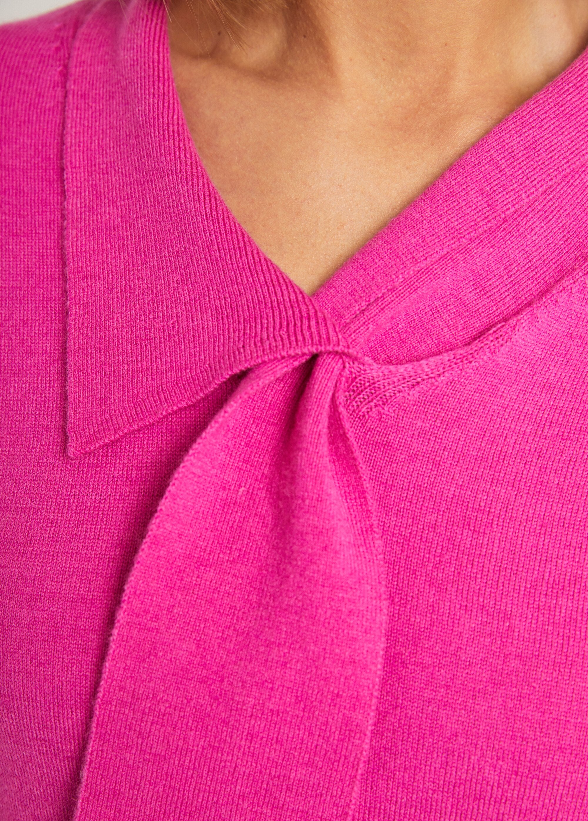 Camisola_de_mistura_de_lã_com_gola_com_laço_Fuchsia_DE3_slim