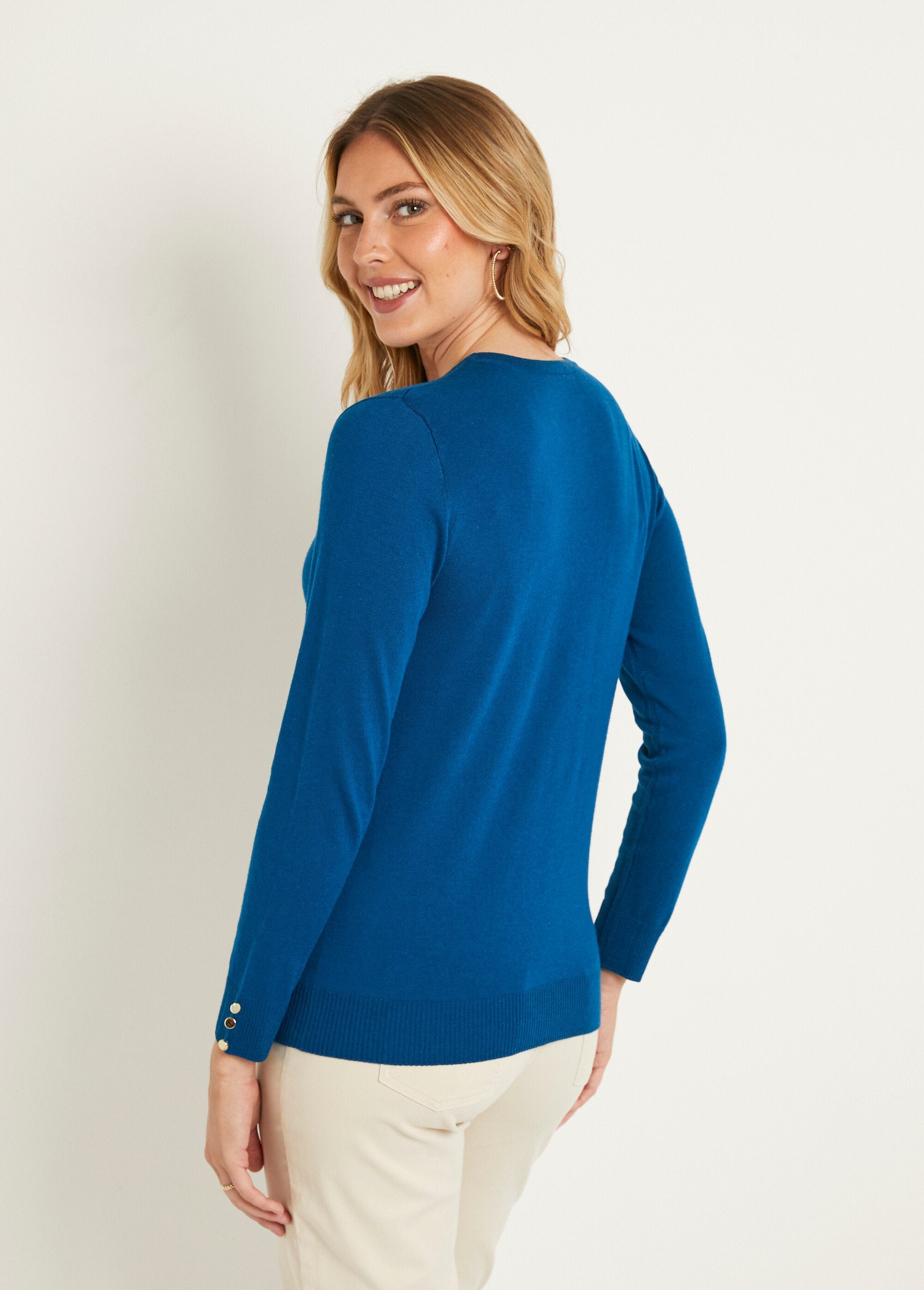 Suéter_fino_com_decote_em_V_em_jersey_liso_com_lã_merino_Canard_DO1_slim