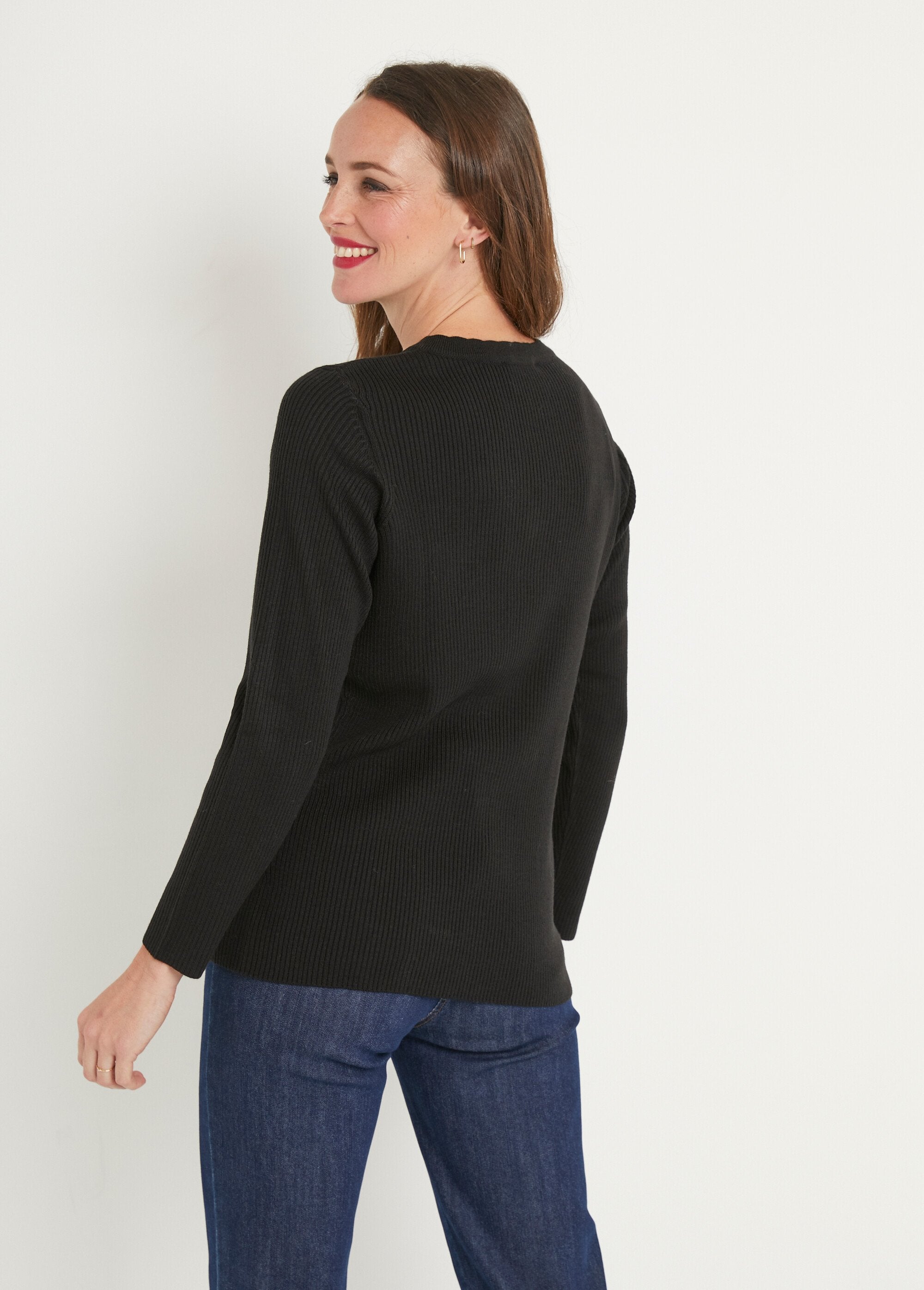 Camisola_com_decote_em_V_em_malha_canelada_fina_Noir_DO1_slim