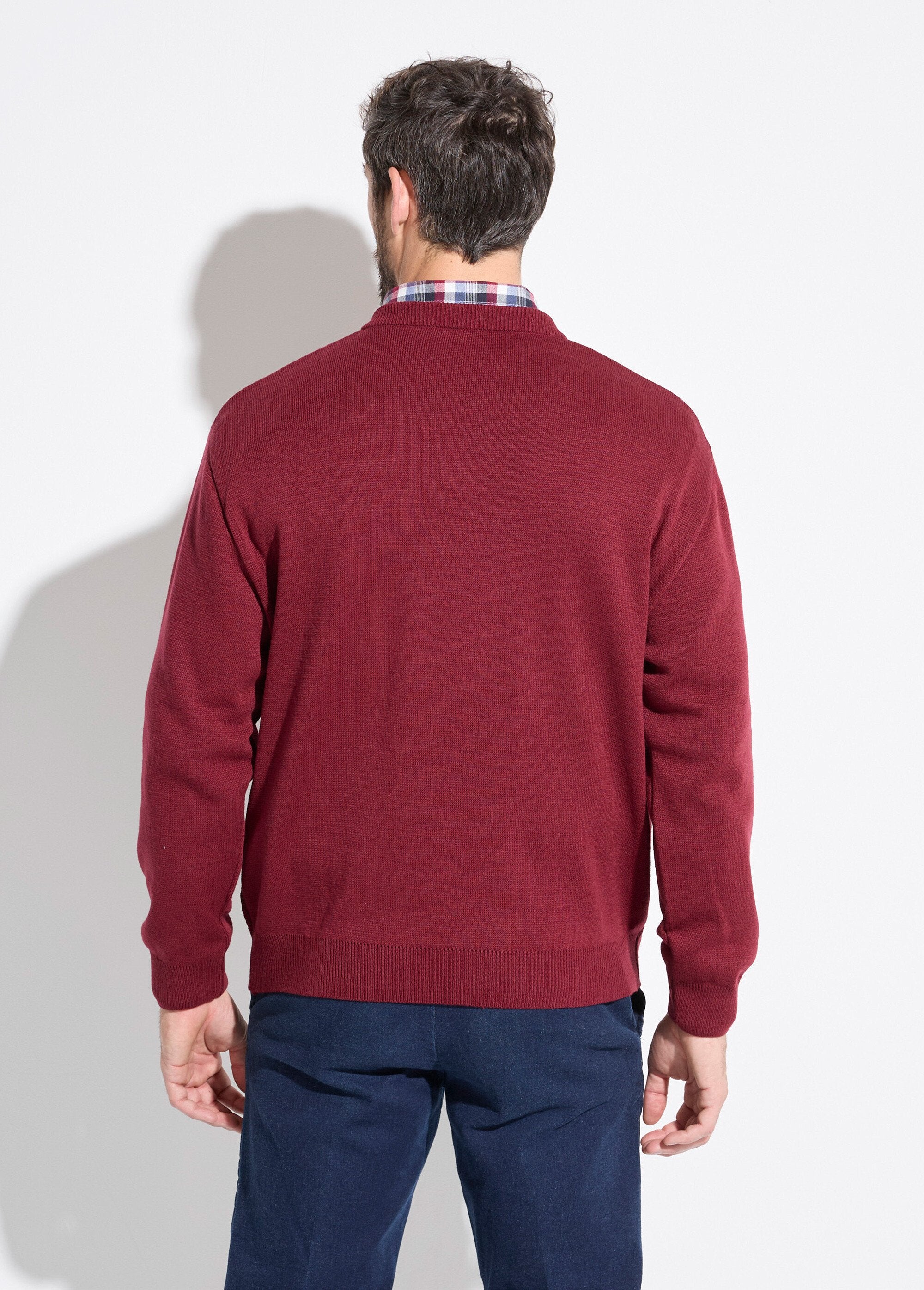Suéter_de_lã_tricotado_com_decote_em_V_e_mangas_compridas_Bordeaux_DO1_slim