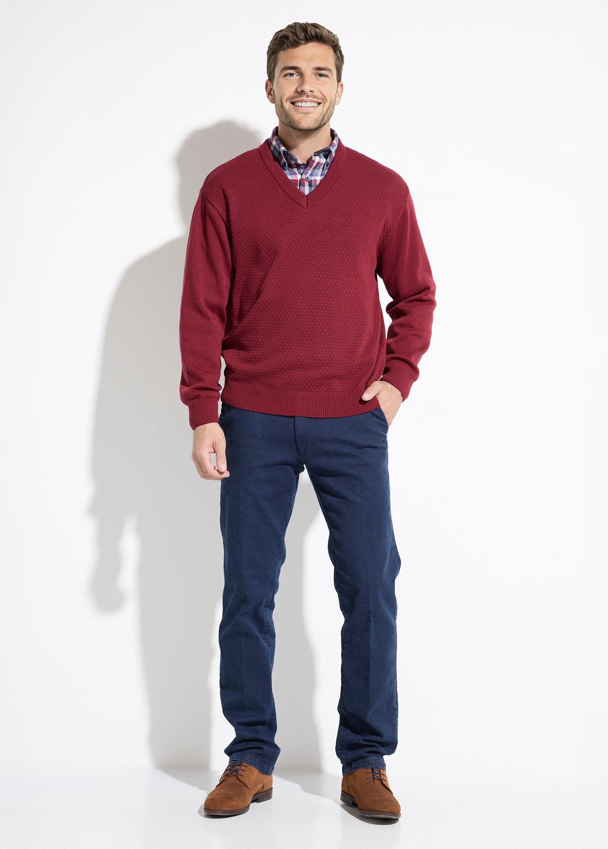 Suéter_de_lã_tricotado_com_decote_em_V_e_mangas_compridas_Bordeaux_SF1_slim