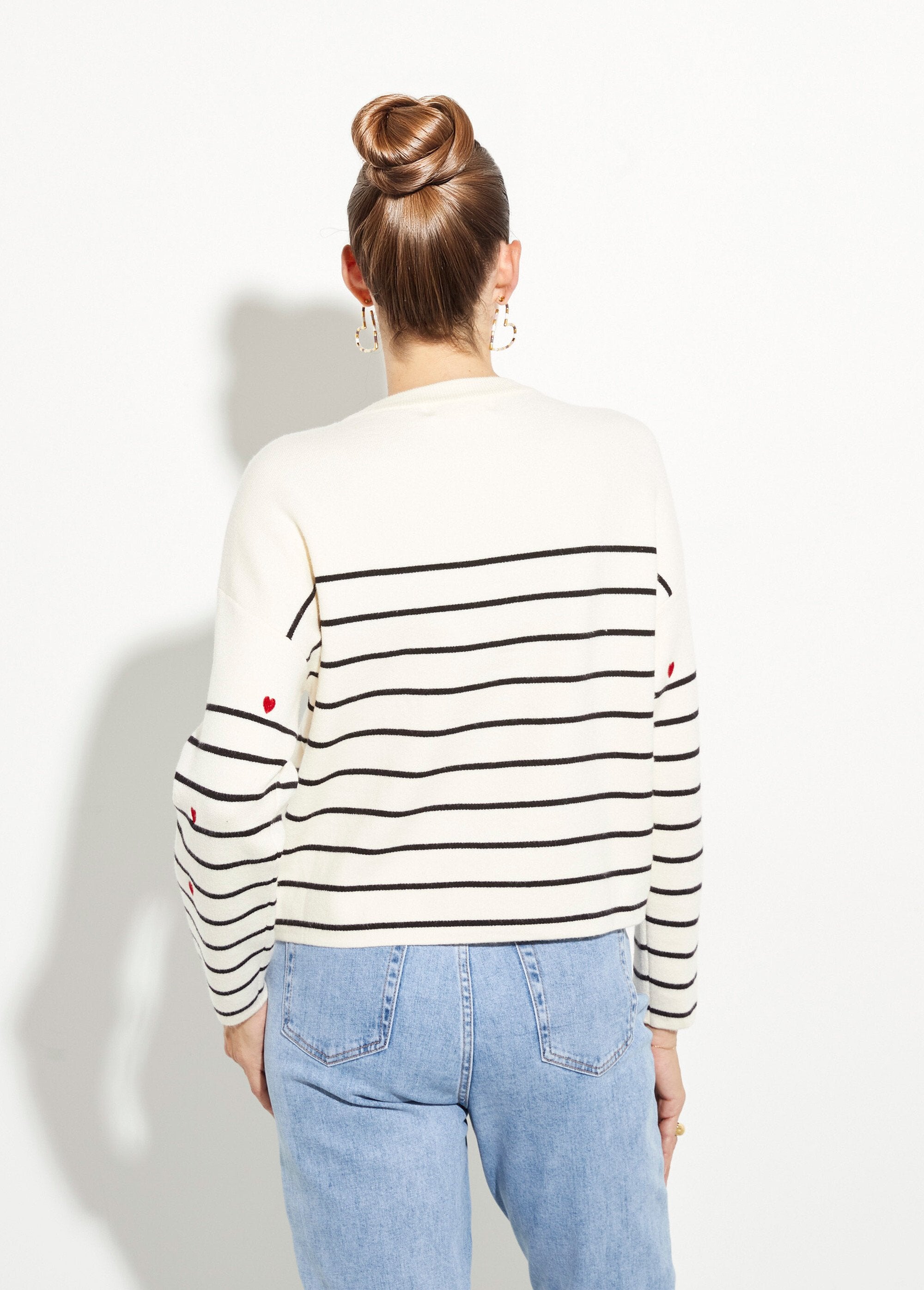 Pull_marin_épais_rayures_et_coeur,_col_rond_Ecru_raye_marine_DO1_slim
