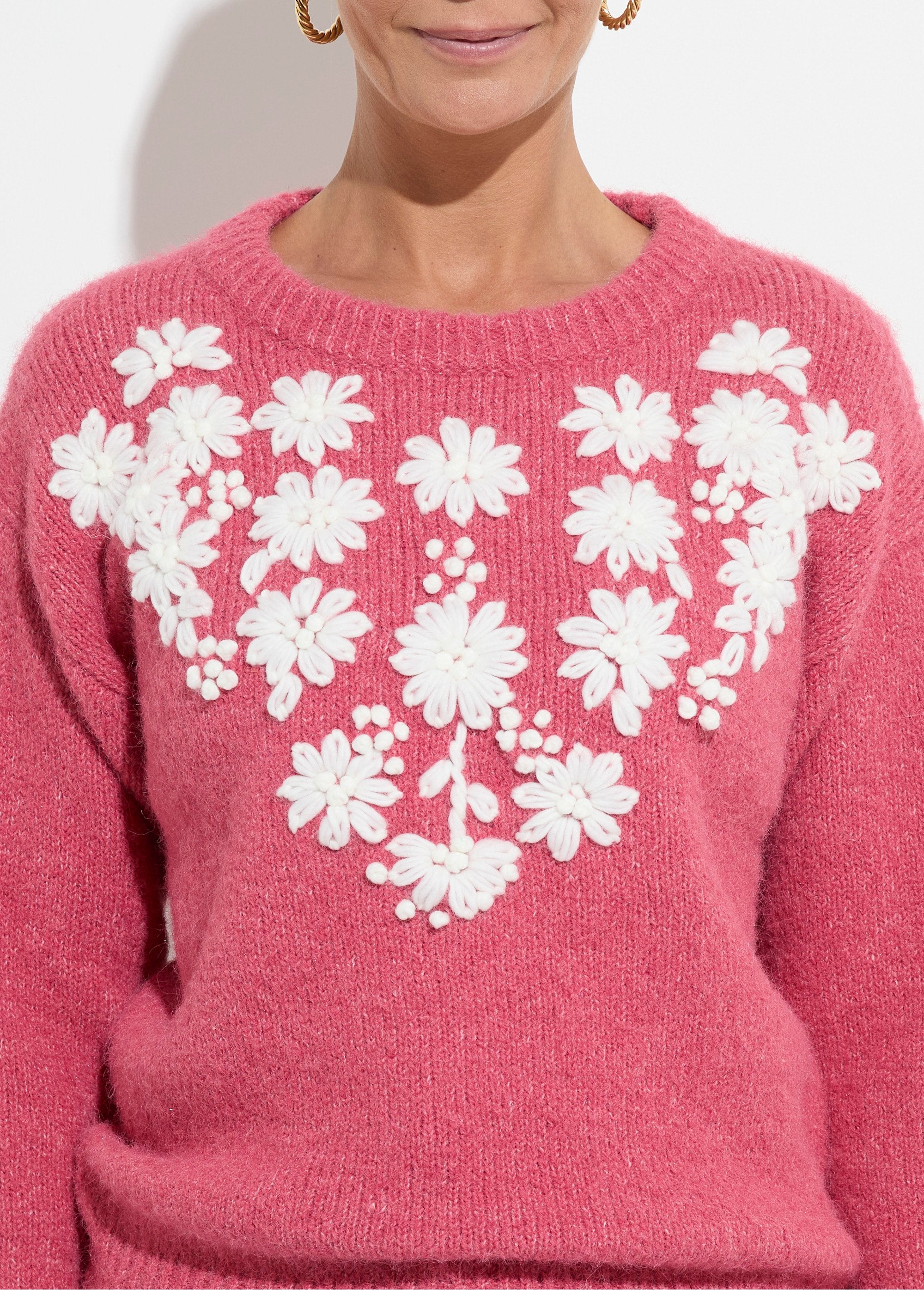 Suéter_macio_de_gola_redonda_com_flores_bordadas_Rose_DE1_slim