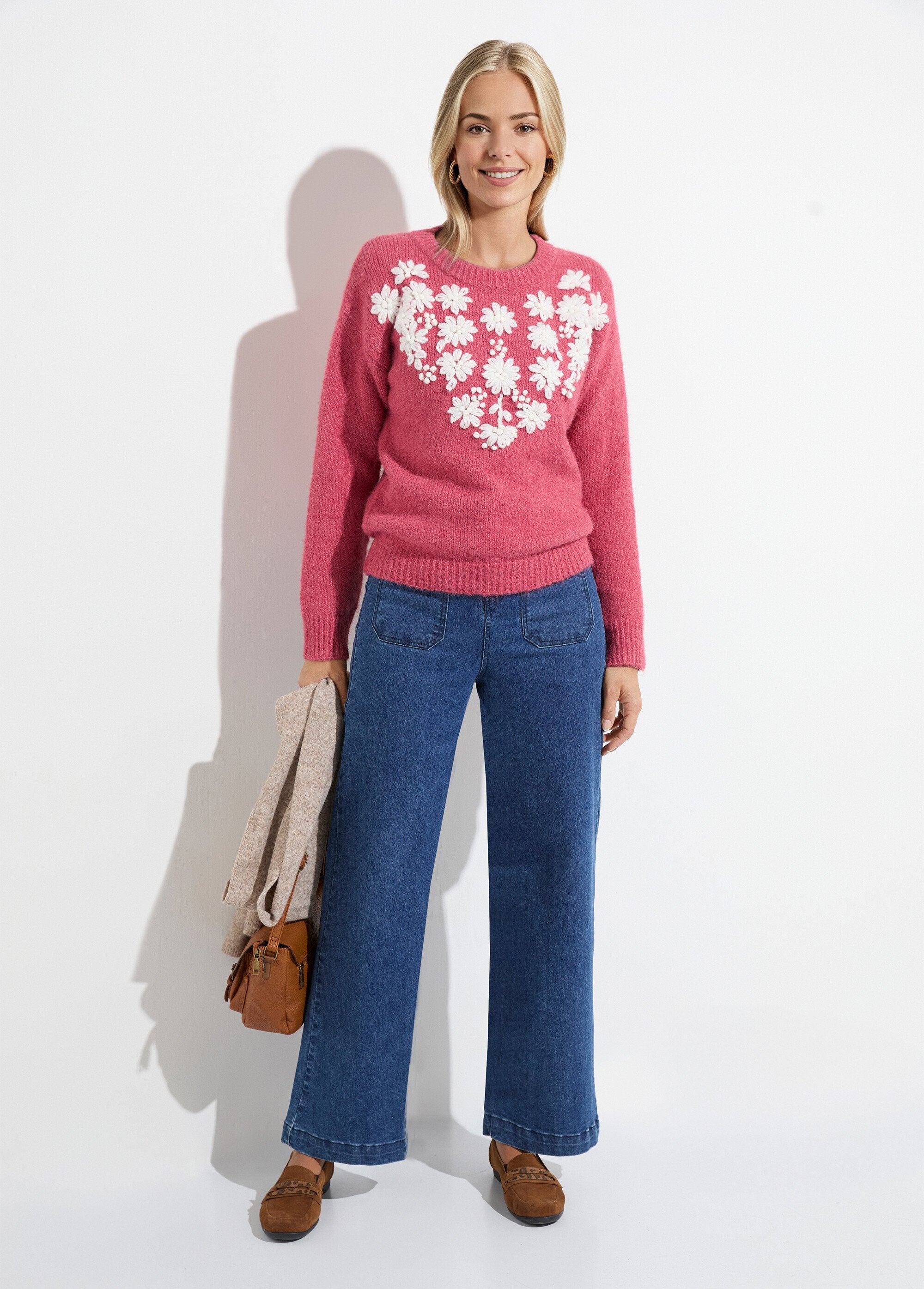 Suéter_macio_de_gola_redonda_com_flores_bordadas_Rose_SF1_slim