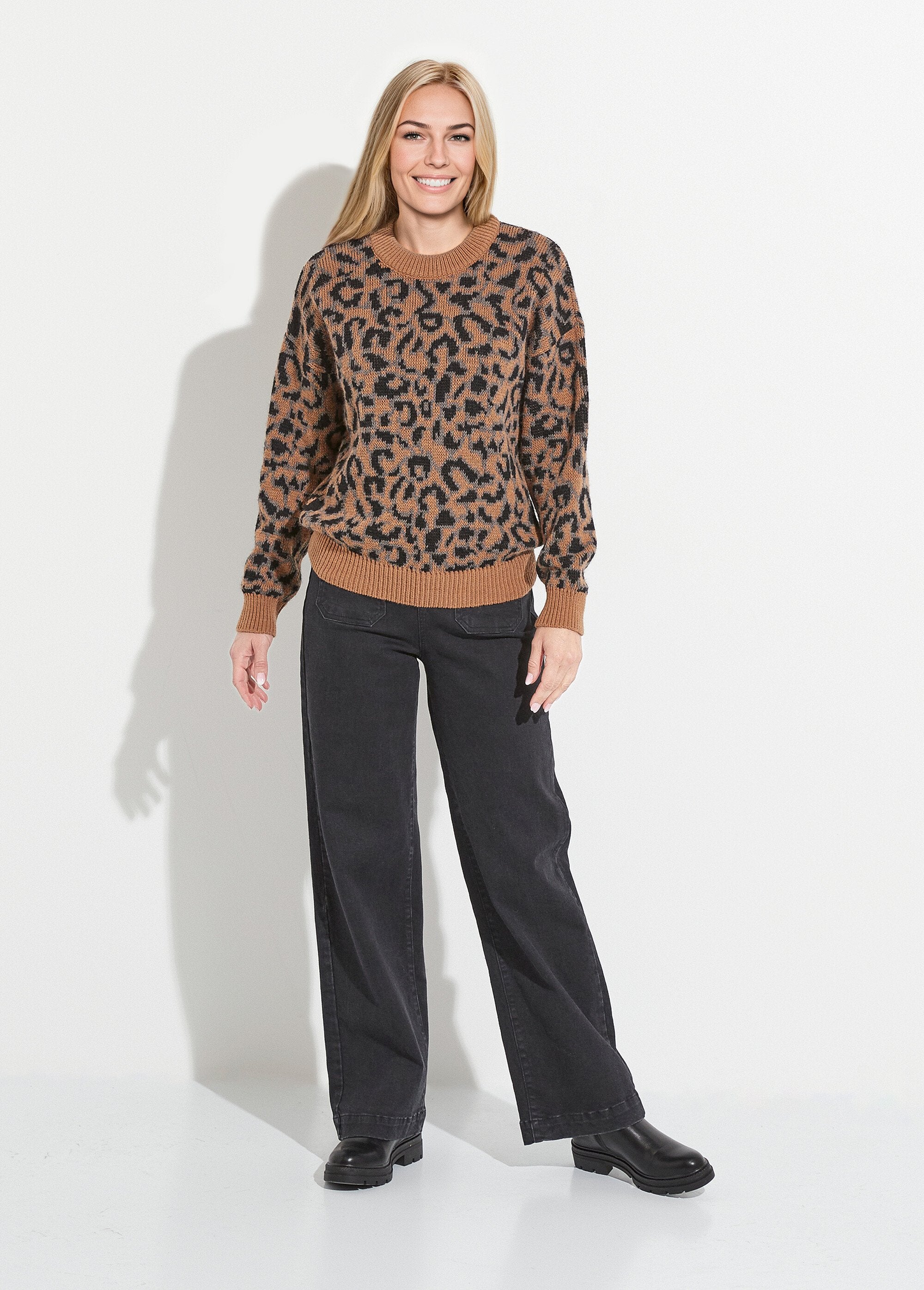 Suéter_com_estampa_de_leopardo,_gola_alta_e_mangas_compridas_Camel_et_noir_SF1_slim