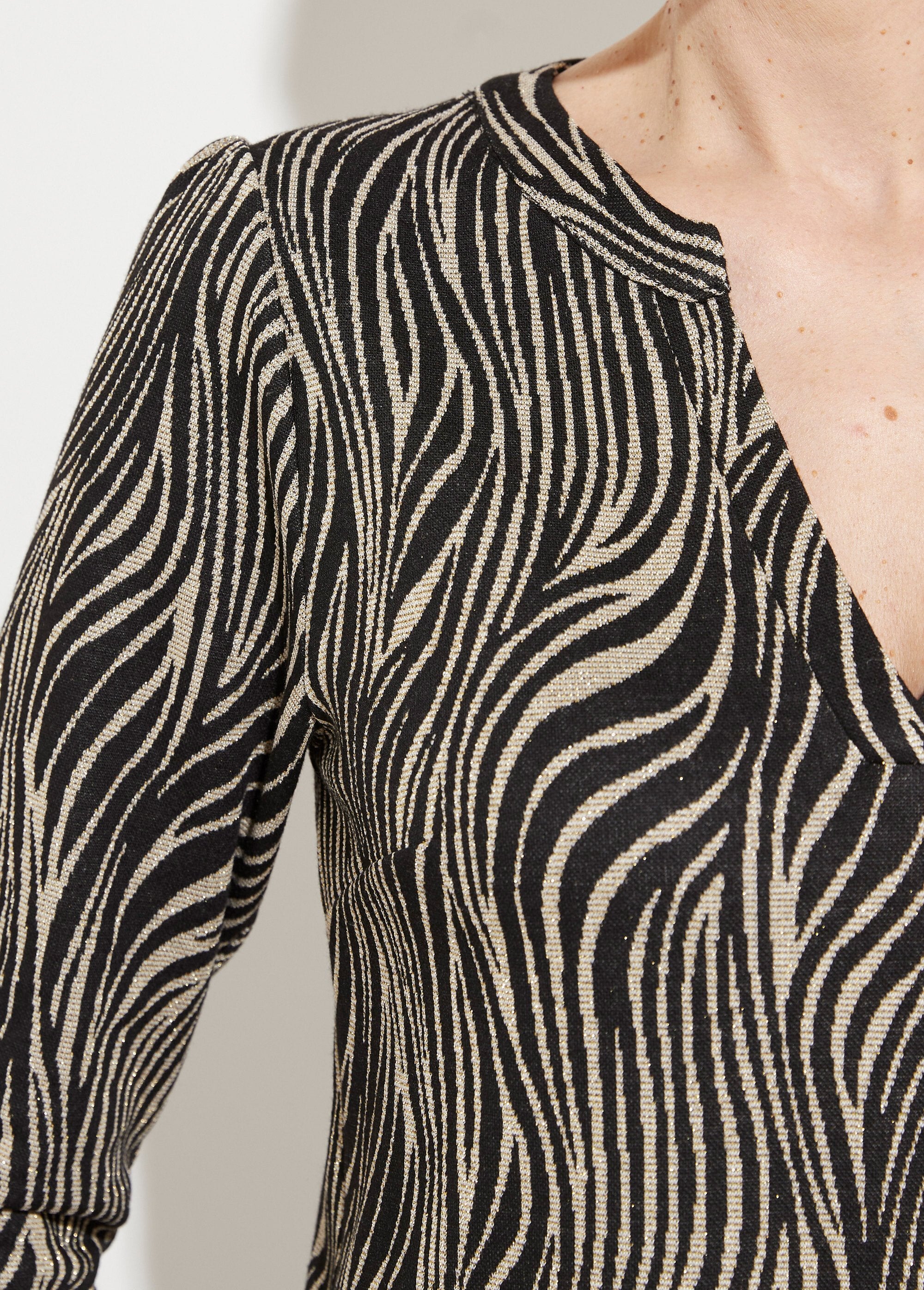 Vestido_curto_solto_de_zebra_jacquard_Noir_et_blanc_DE2_slim