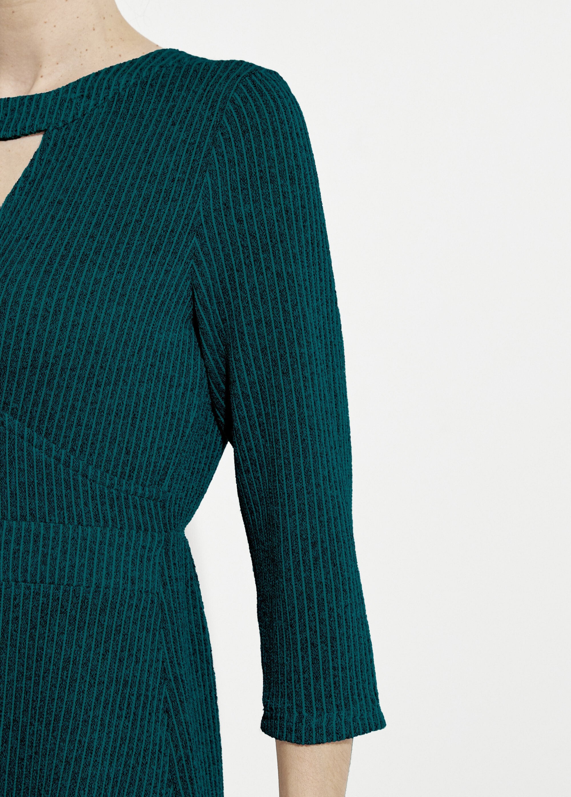 Vestido_curto_de_malha_canelada_Vert_DE2_slim