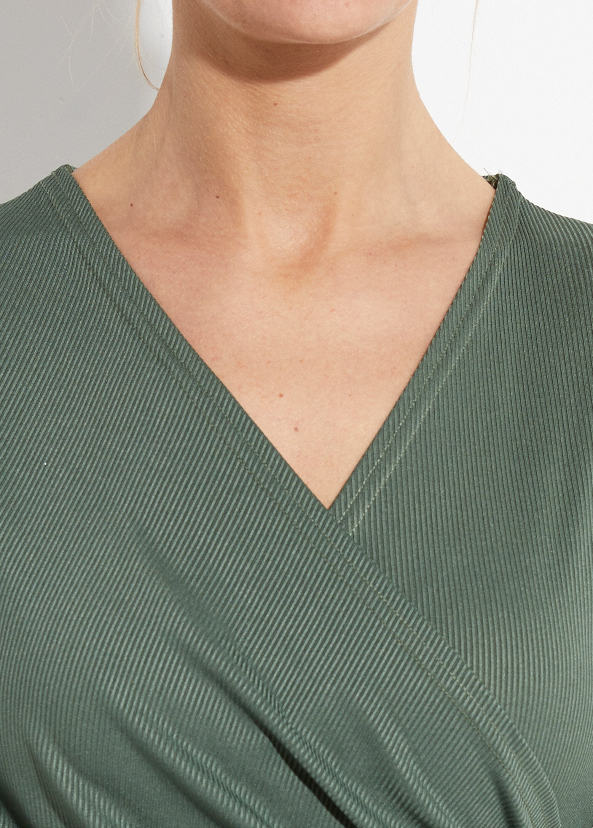 Robe_cache_coeur_jersey_cotelé_Essentiel_Kaki_DE1_slim