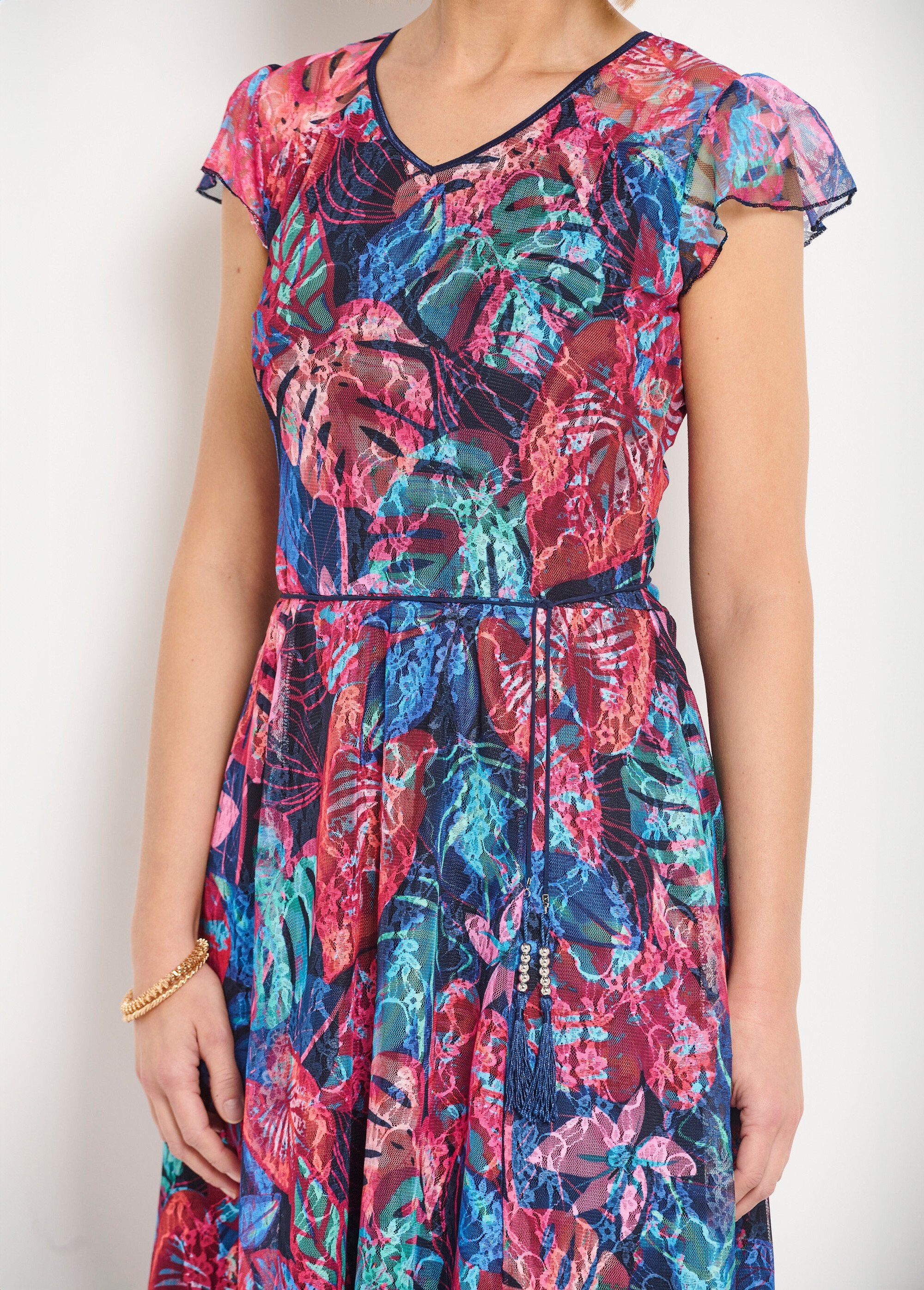 Vestido_curto_decote_V_com_renda_estampada_Multicolore_DE1_slim