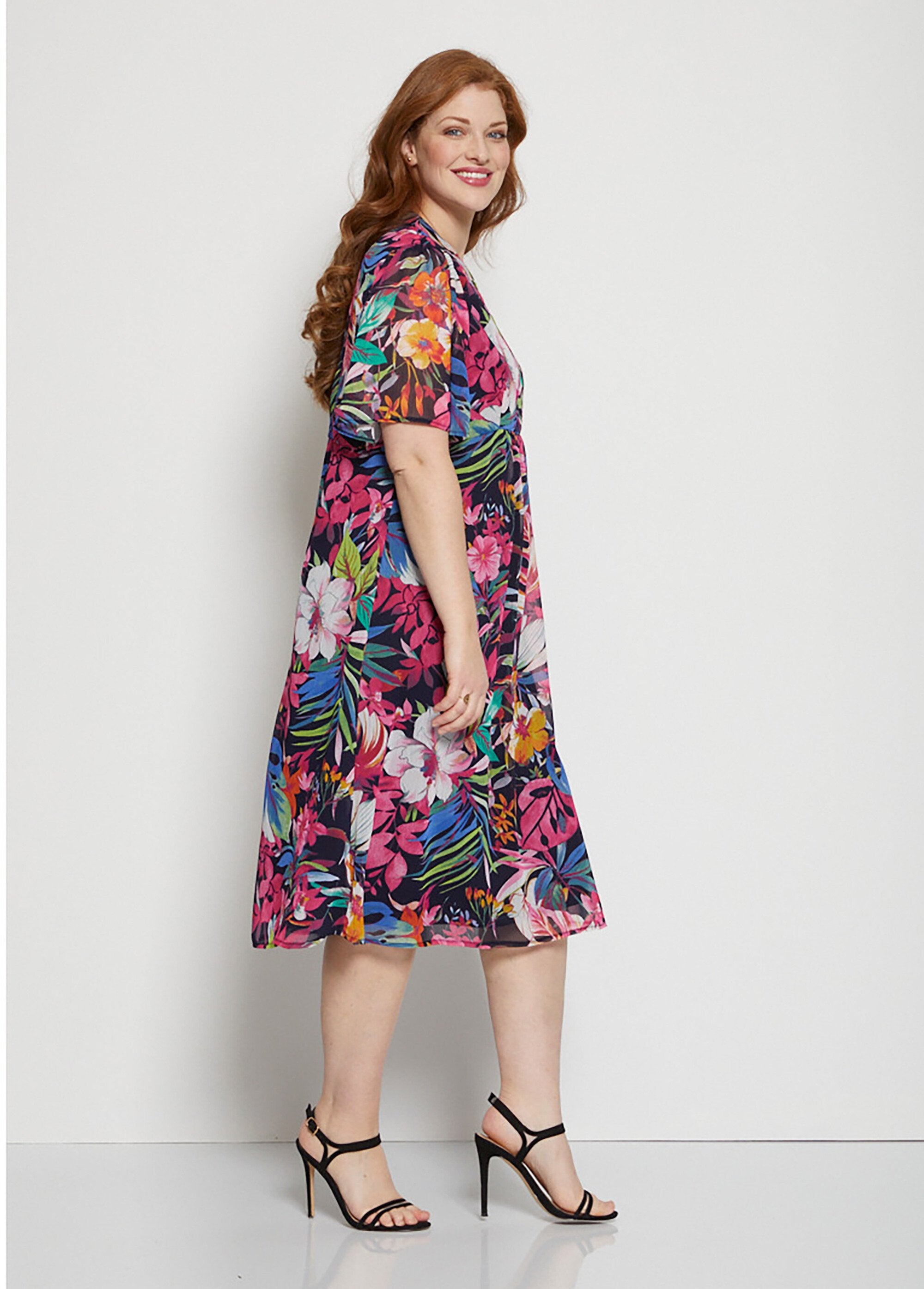 Vestido_curto_com_estampa_floral_Multicolorido_FA1_curvy