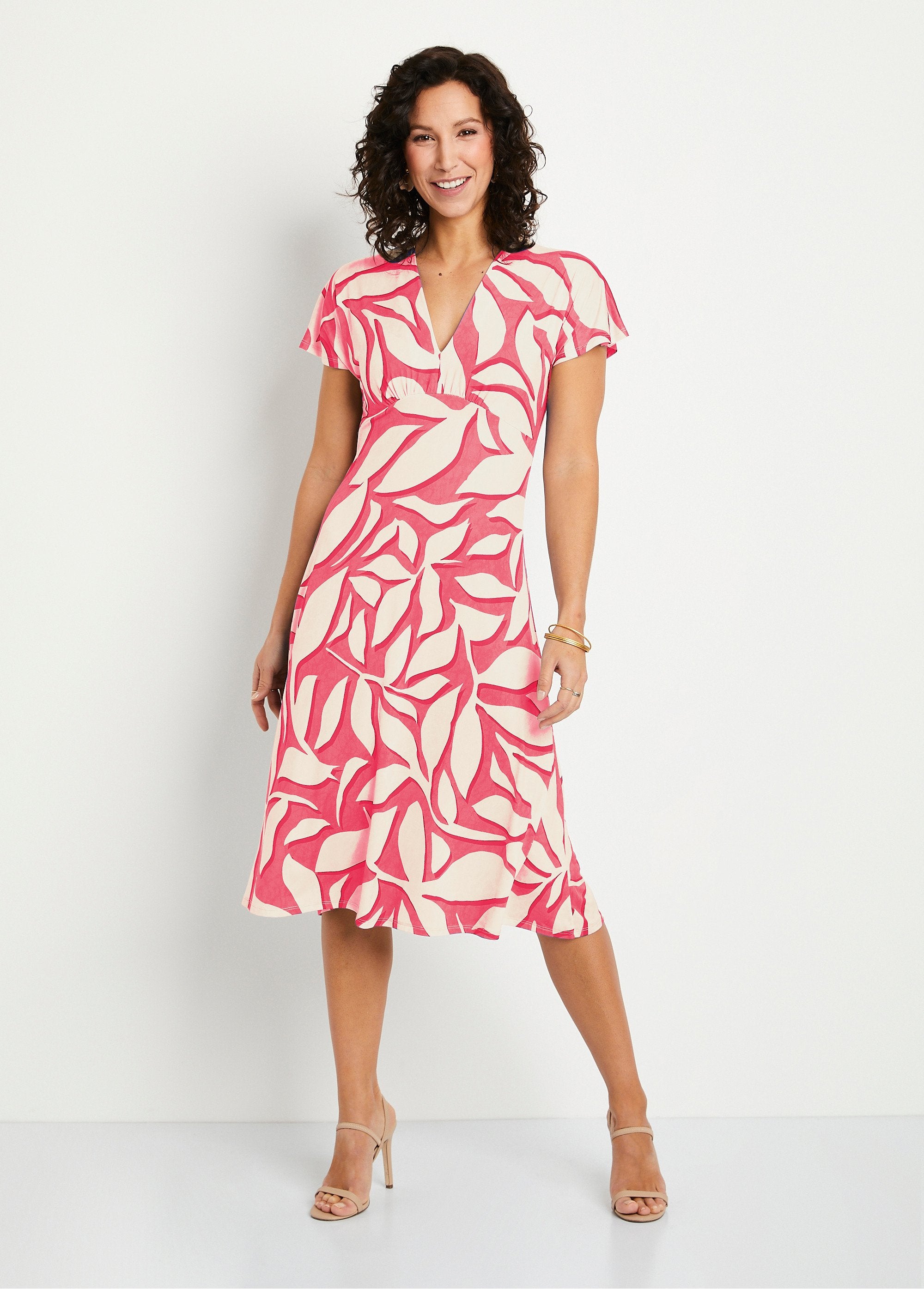 Vestido_curto_estampado_de_folhas_Rosa_e_cru_FA1_slim