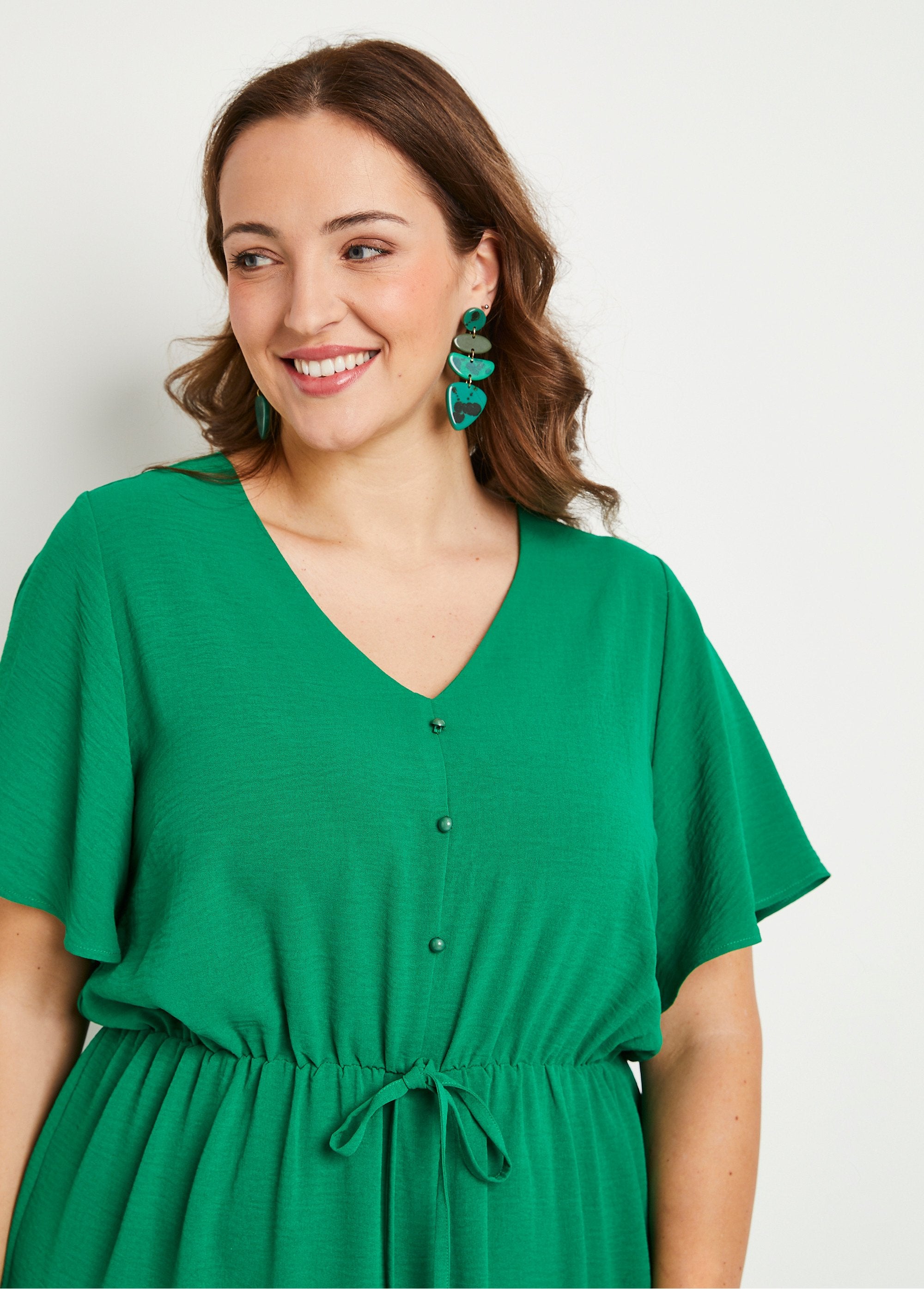 Vestido_curto_liso_e_largo_VERDE_DE1_curvy