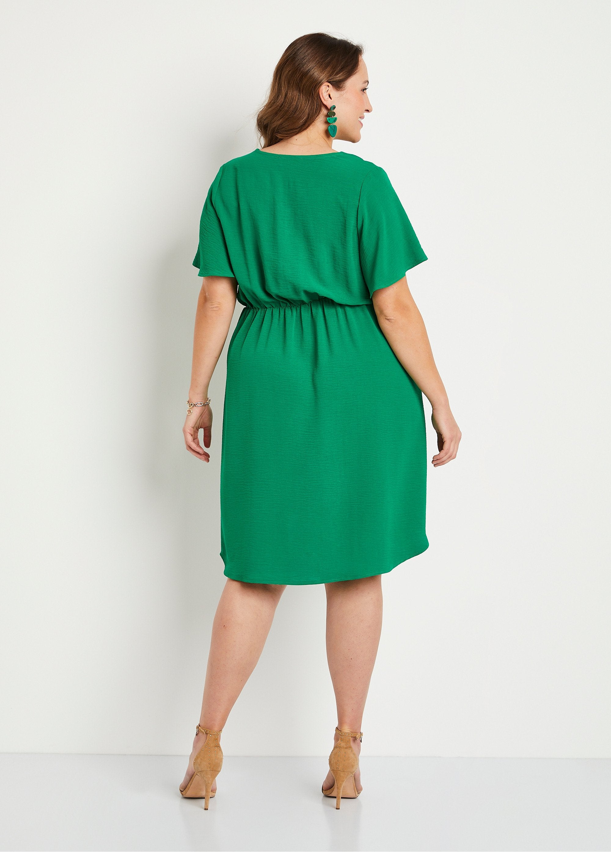 Vestido_curto_liso_e_largo_VERDE_DO1_curvy