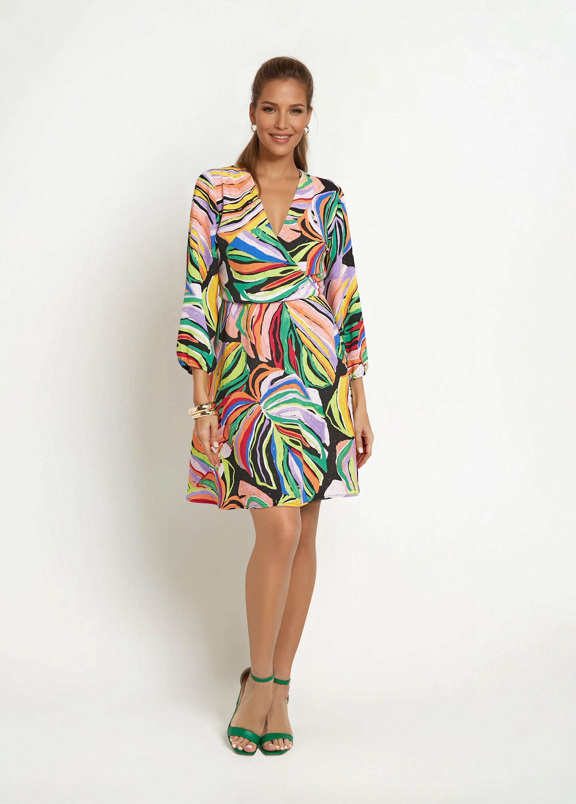 Vestido_curto_com_estampa_gráfica_de_folhagens_Multicolore_FA1_slim