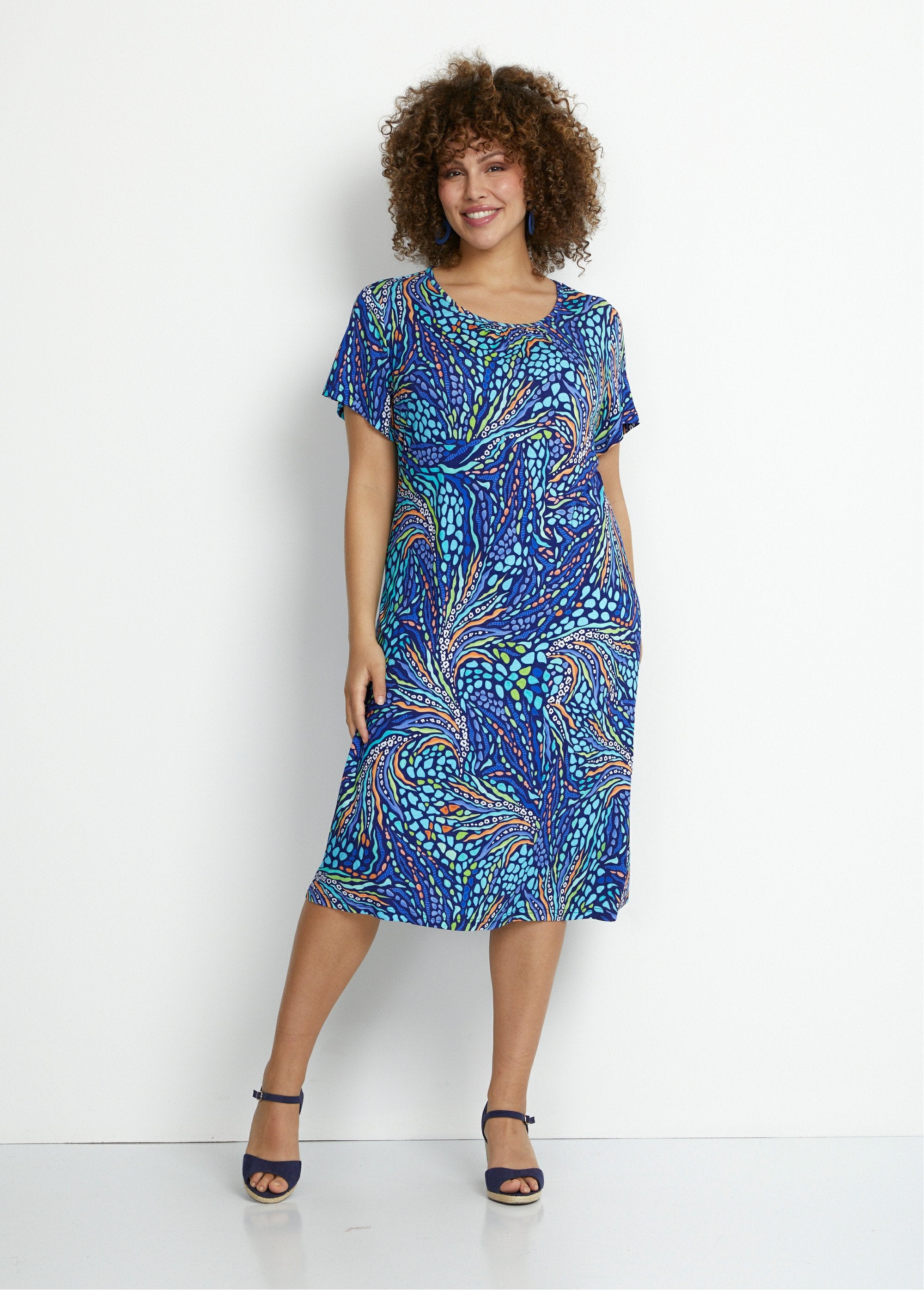 Vestido_curto_de_malha_estampado_Impressão_azul_FA1_curvy