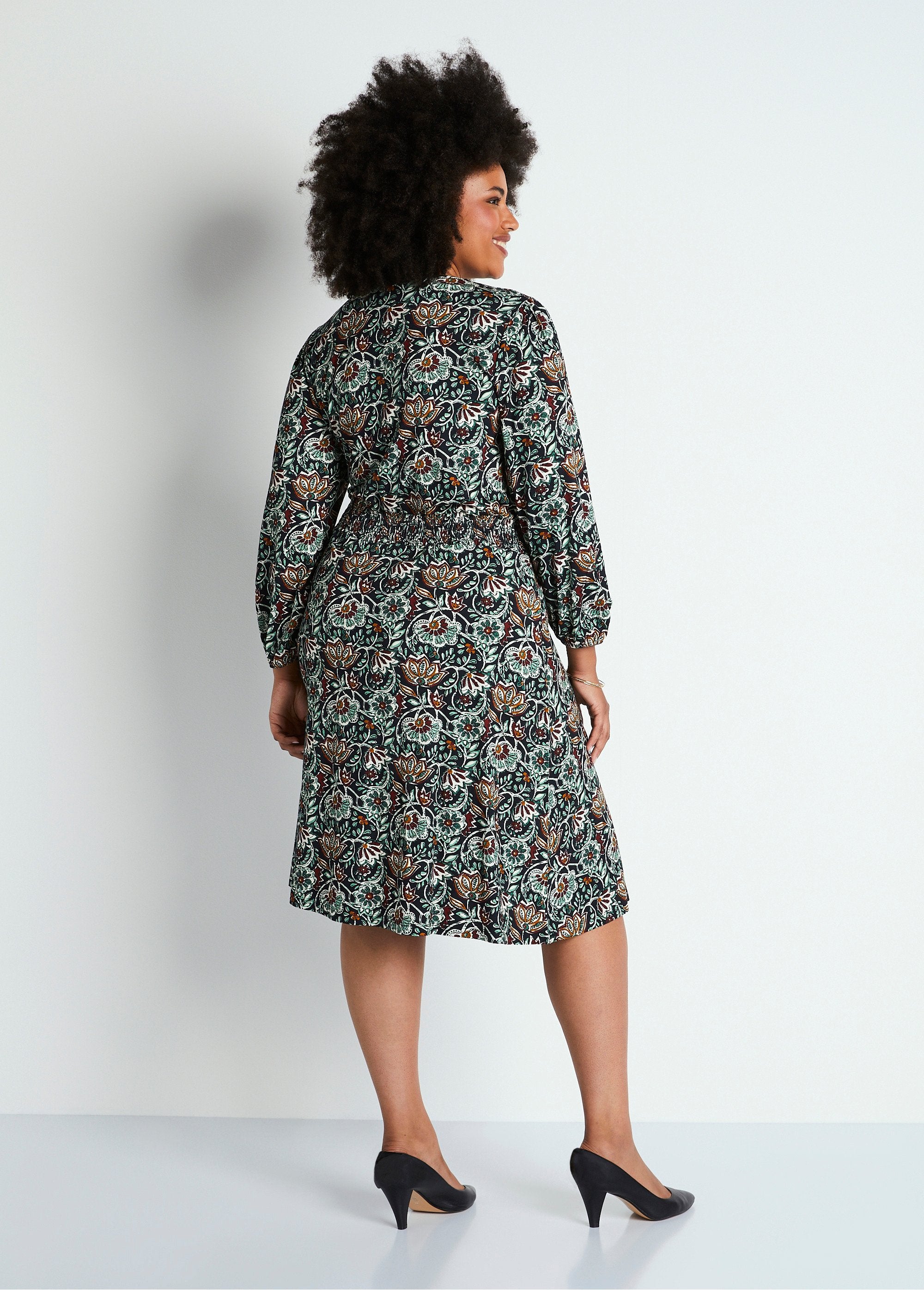 Vestido_curto_de_malha_com_estampa_floral_Estampa_verde_DO1_curvy