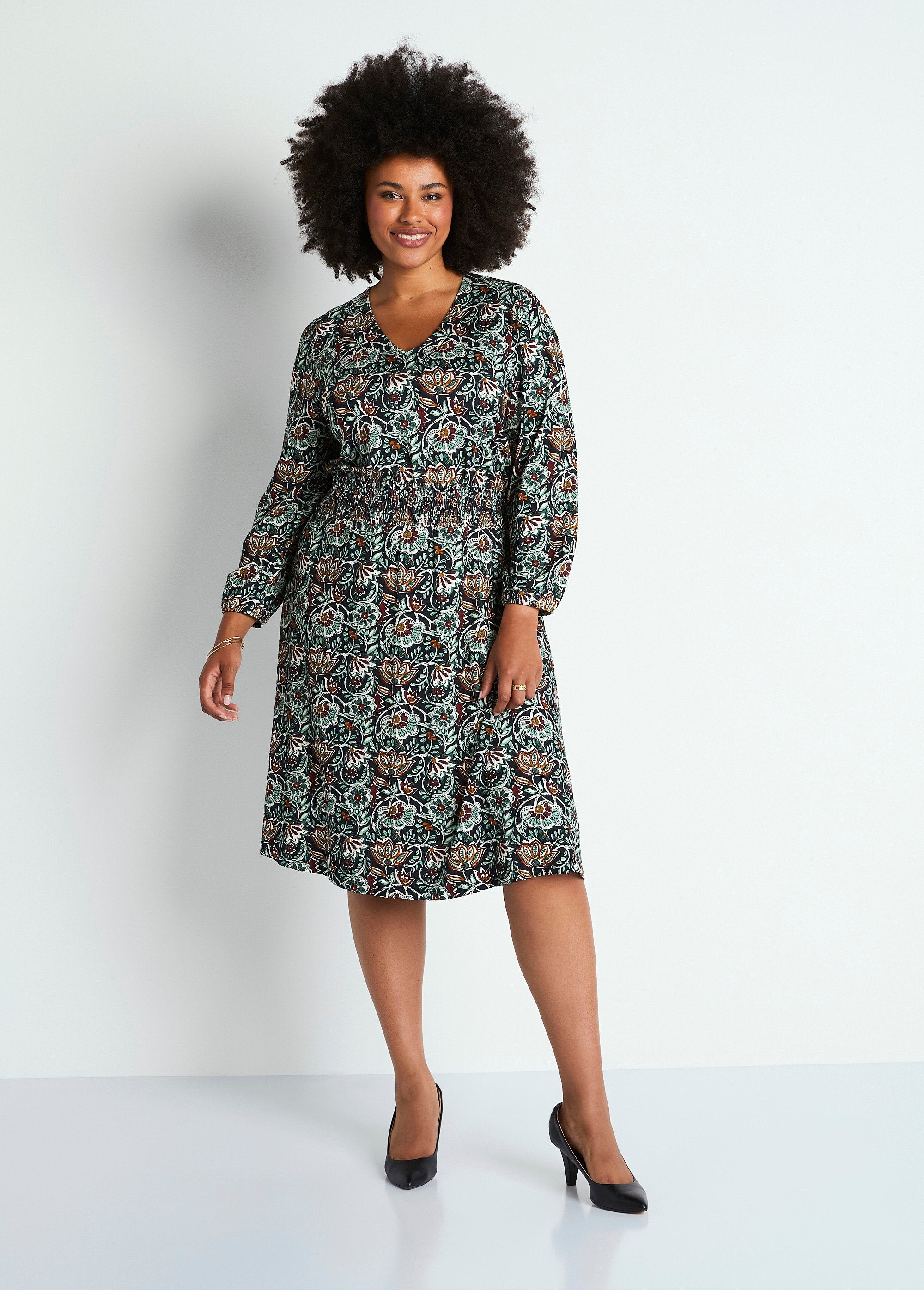 Vestido_curto_de_malha_com_estampa_floral_Estampa_verde_FA1_curvy