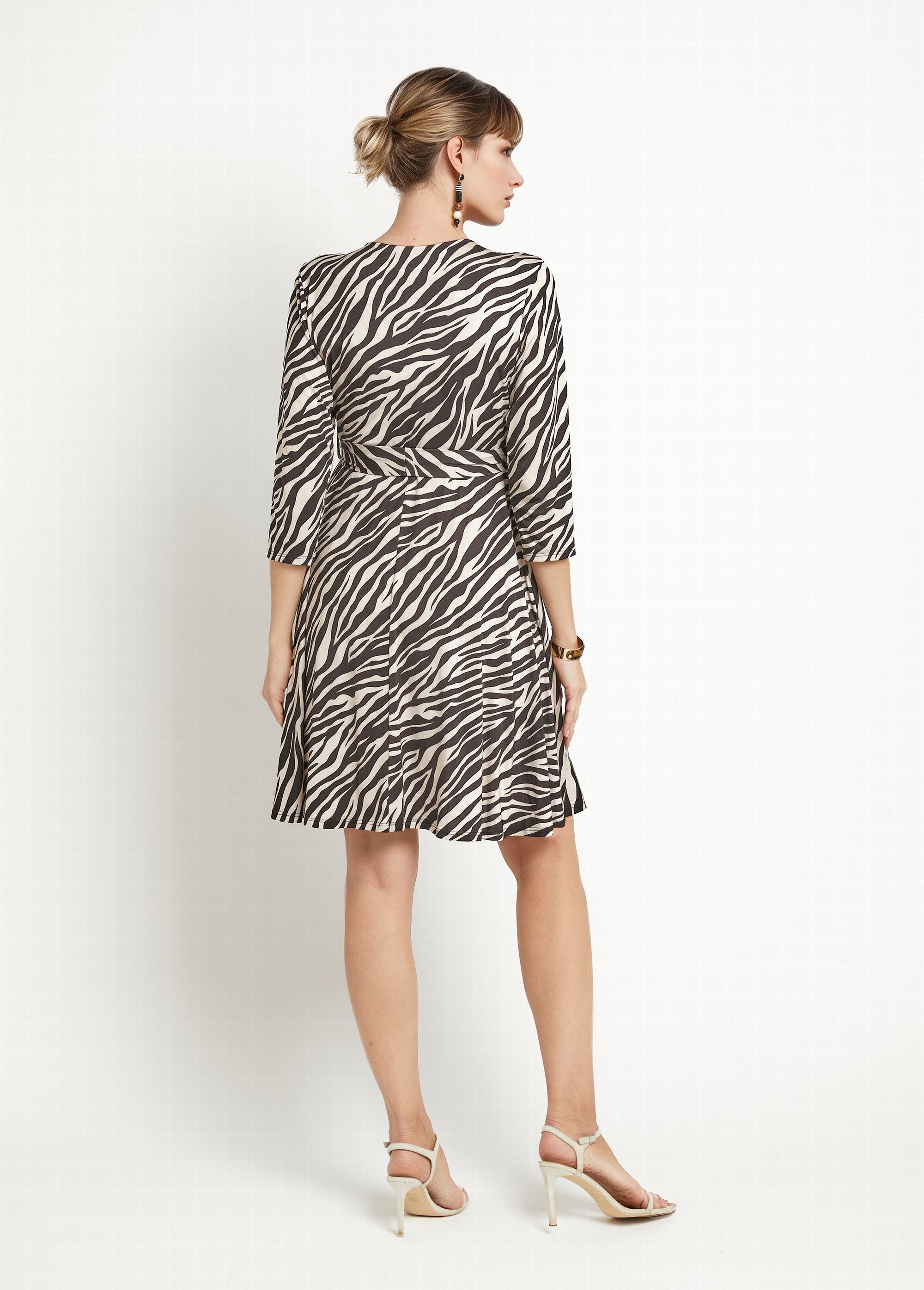 Vestido_curto_com_elástico,_estampa_zebra_Zebre_DO1_slim