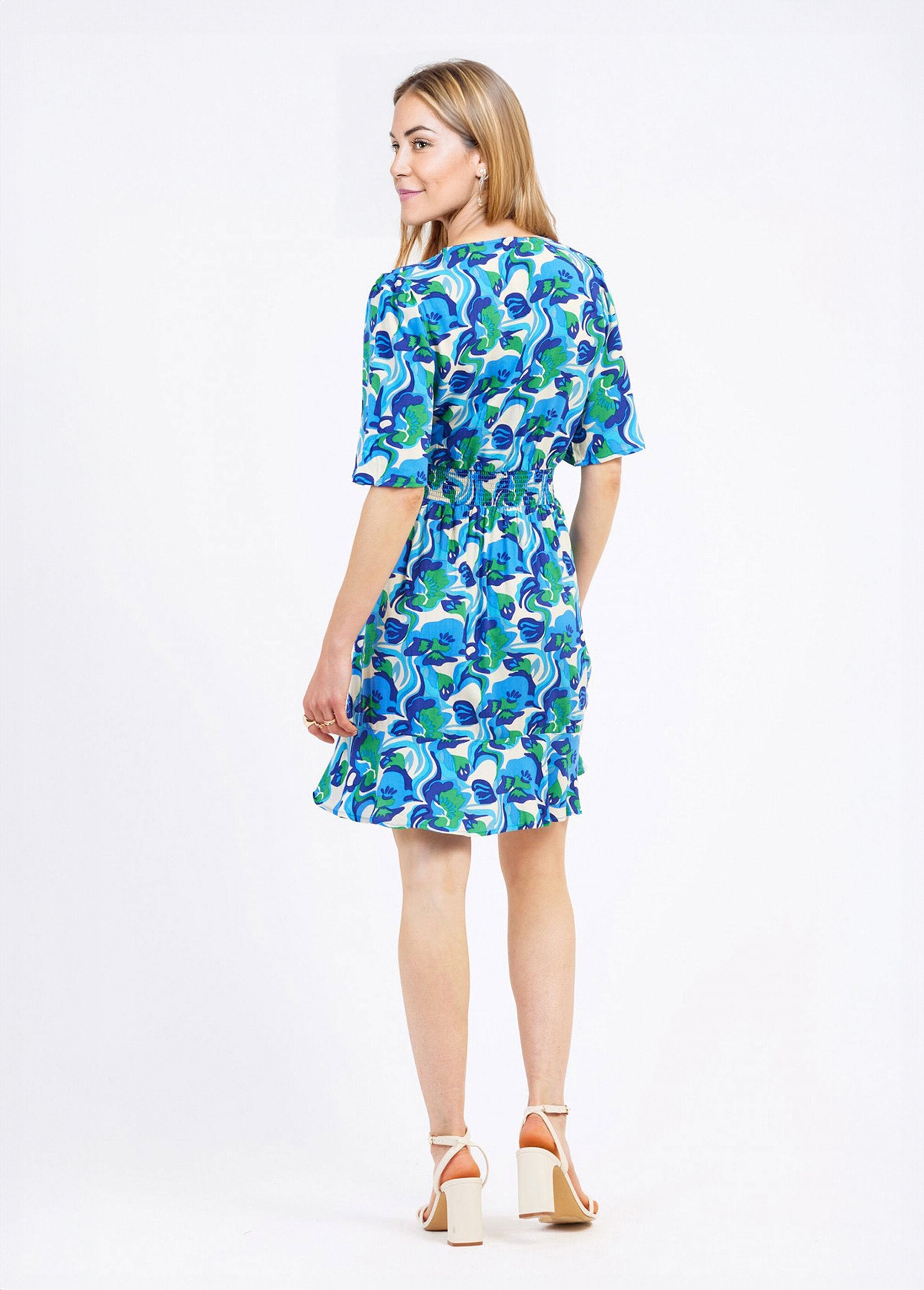 Vestido_curto_estampado_com_elástico_na_cintura_Estampas_azuis_DO1_slim