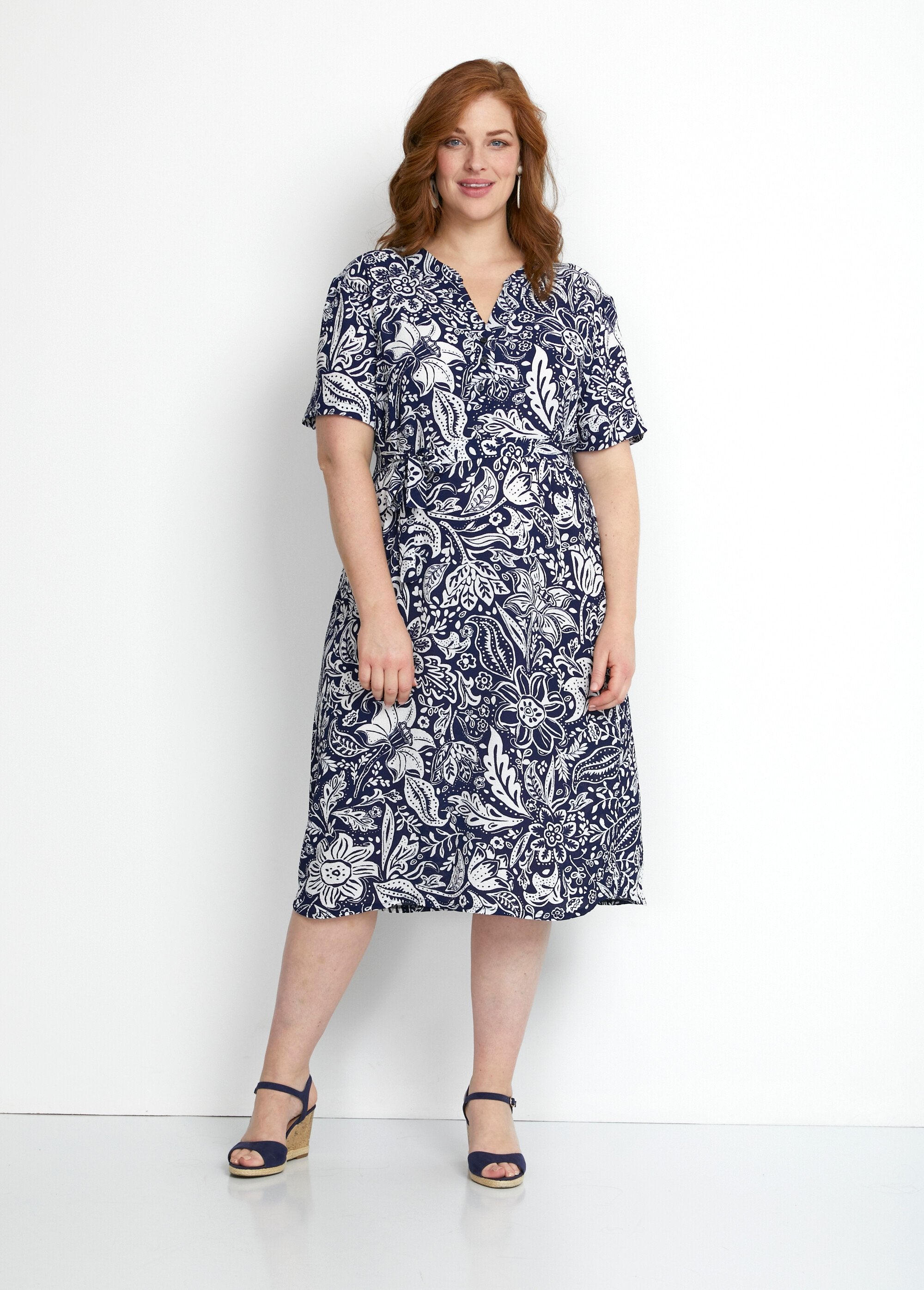 Vestido_curto_em_tecido_waffle_bicolor_Bleu_et_blanc_FA1_curvy