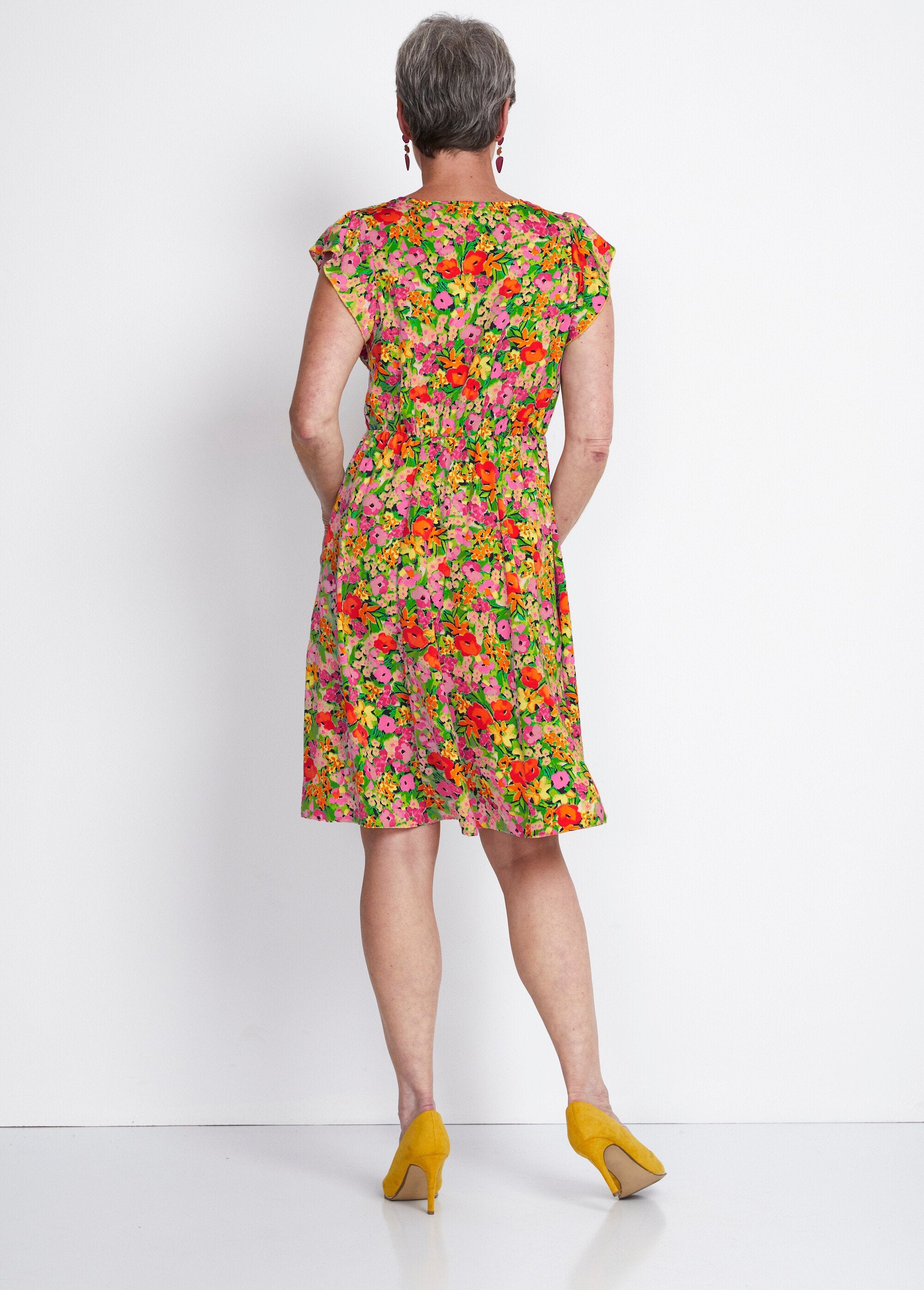 Vestido_curto_com_estampa_floral_e_babados_Rouge_et_vert_DO1_slim