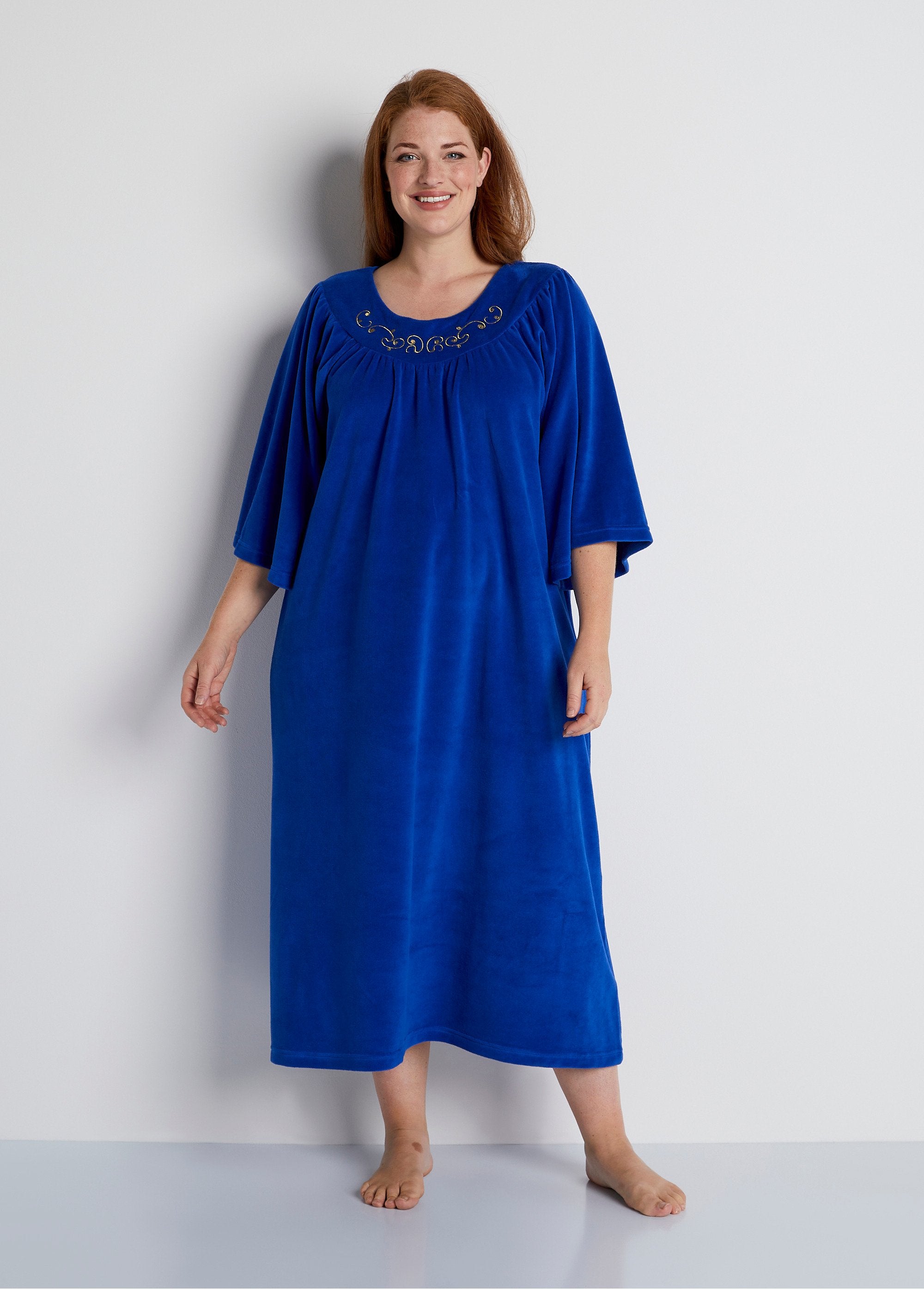 Vestido_de_anfitriã_de_veludo_Azul_real_FA1_curvy