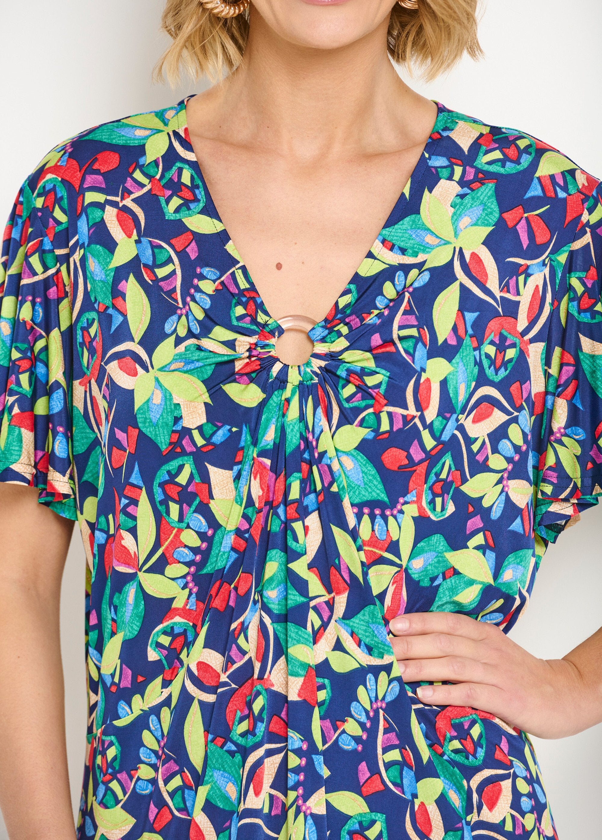 Vestido_curto_evasê_com_estampa_multicolorida_Imprime_marine_DE1_slim