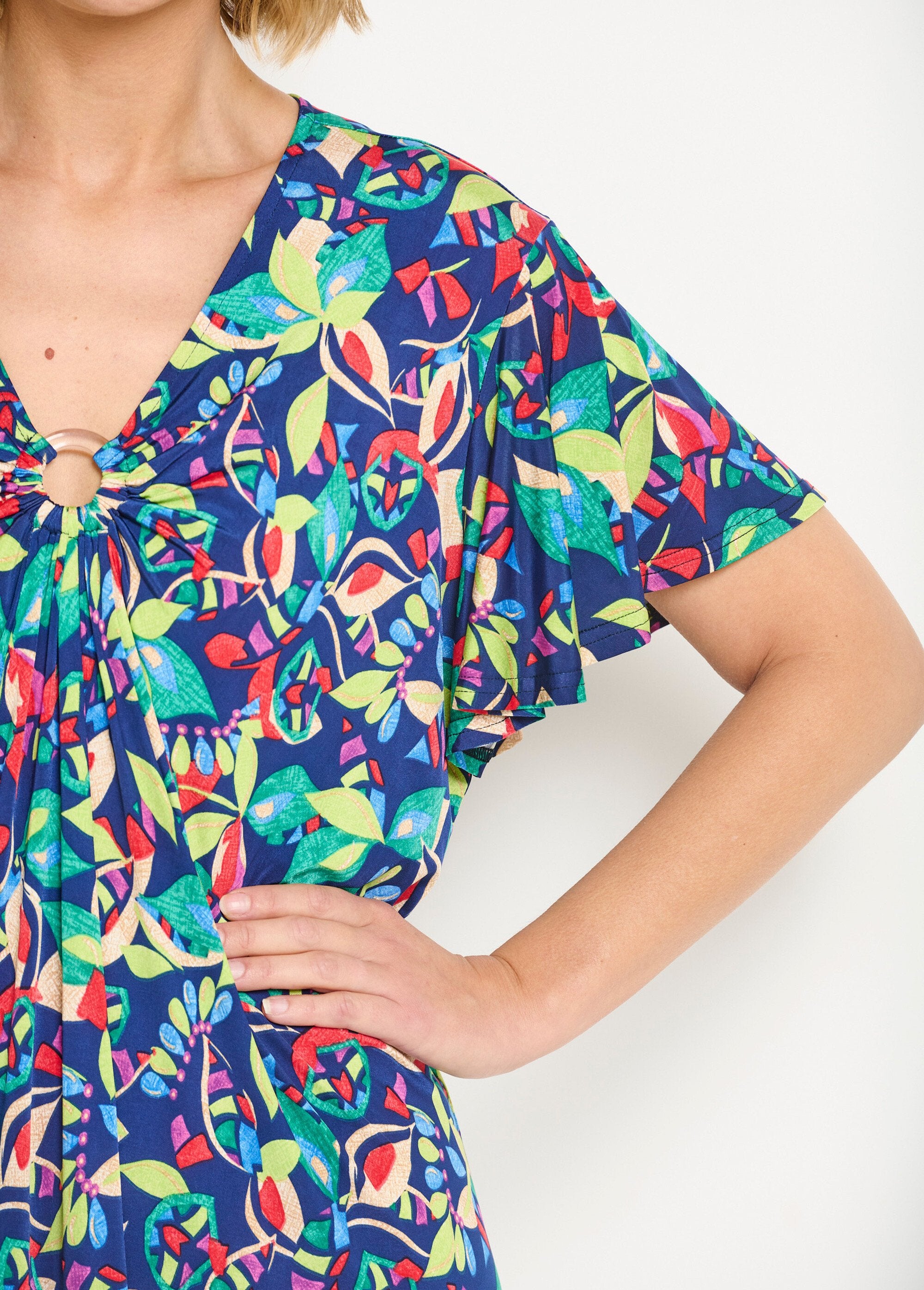 Vestido_curto_evasê_com_estampa_multicolorida_Imprime_marine_DE2_slim