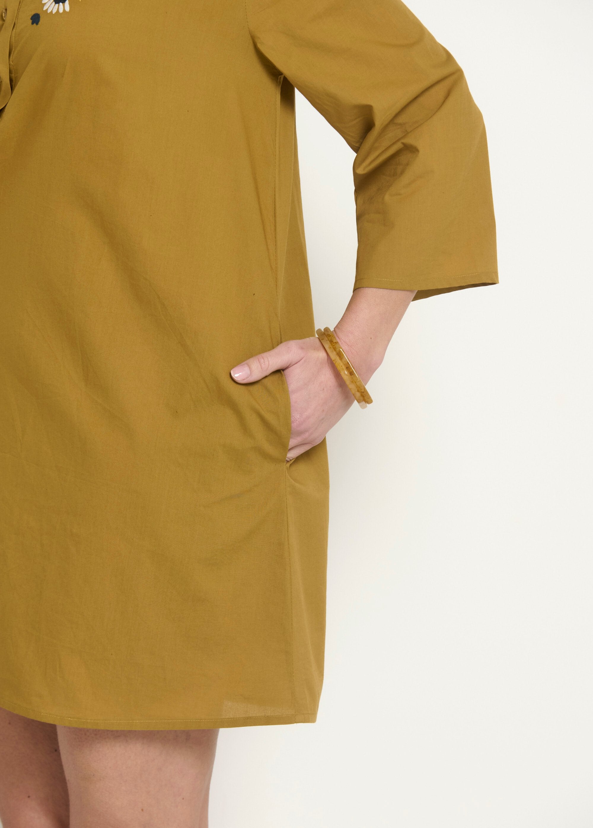 Vestido_com_manga_3/4_e_bordado_colorido_Noisette_DE2_slim
