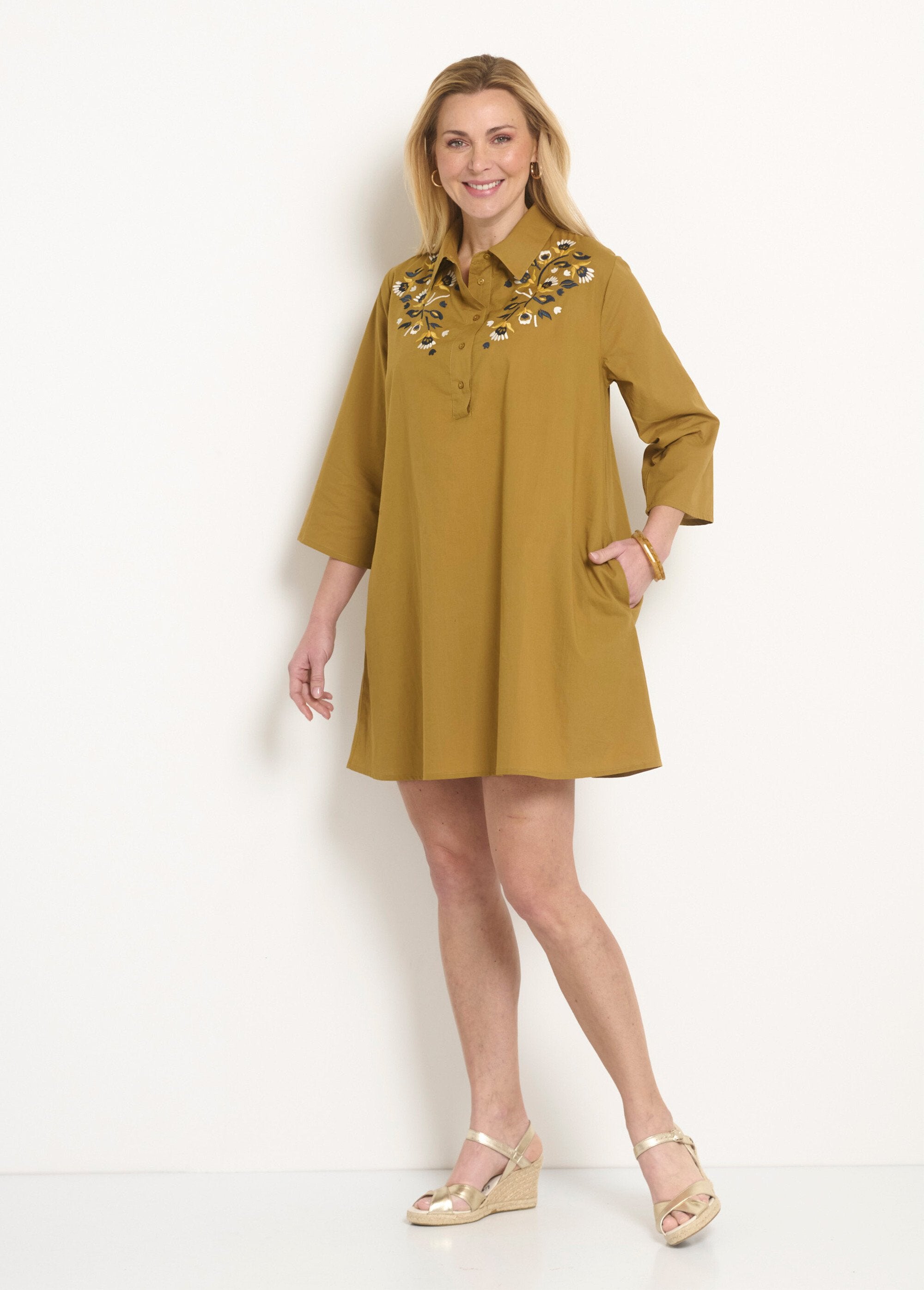 Vestido_com_manga_3/4_e_bordado_colorido_Noisette_FA1_slim