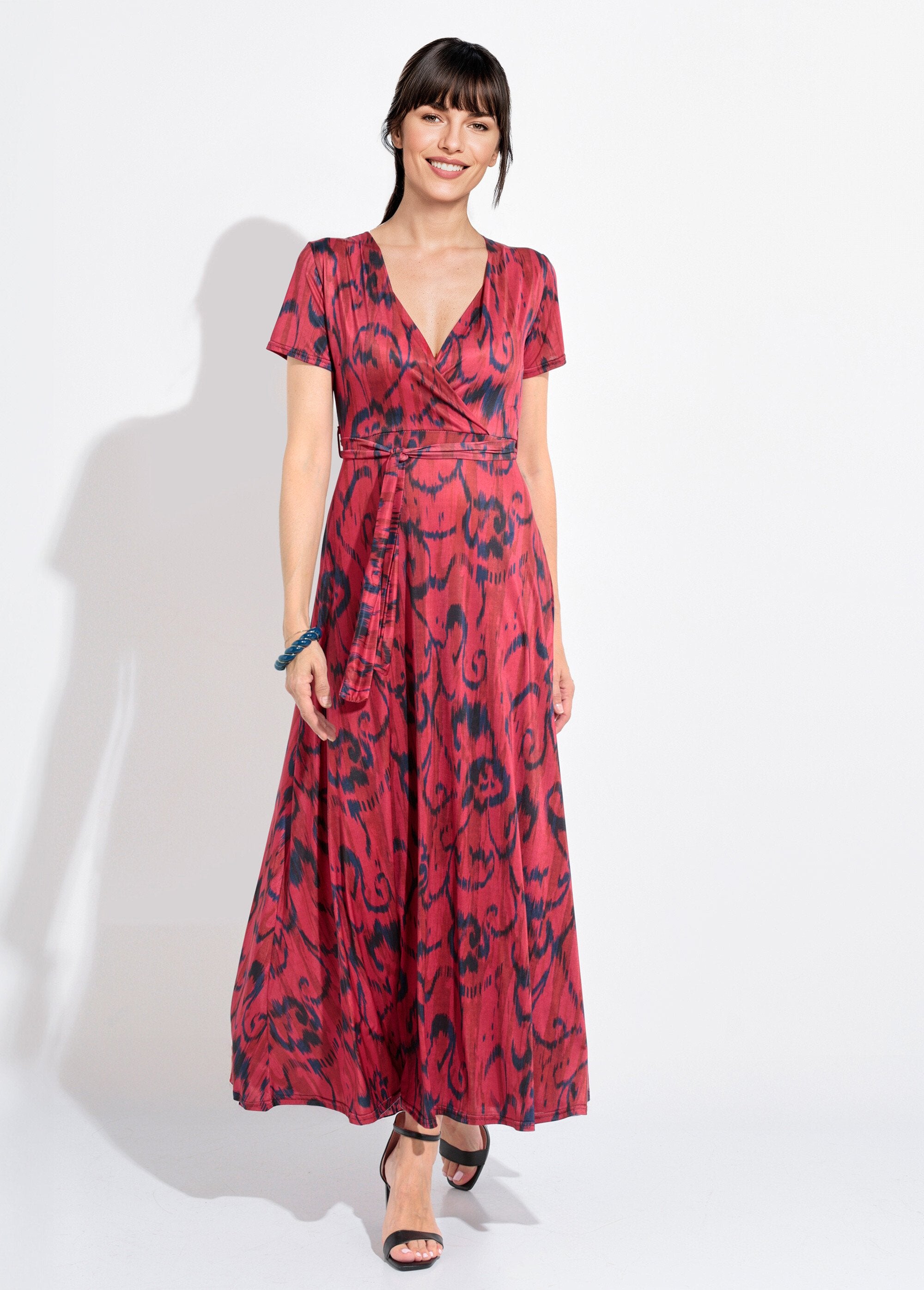 Vestido_longo,_decote_em_V,_cinto_envolvente_Noir_et_rouge_FA1_slim