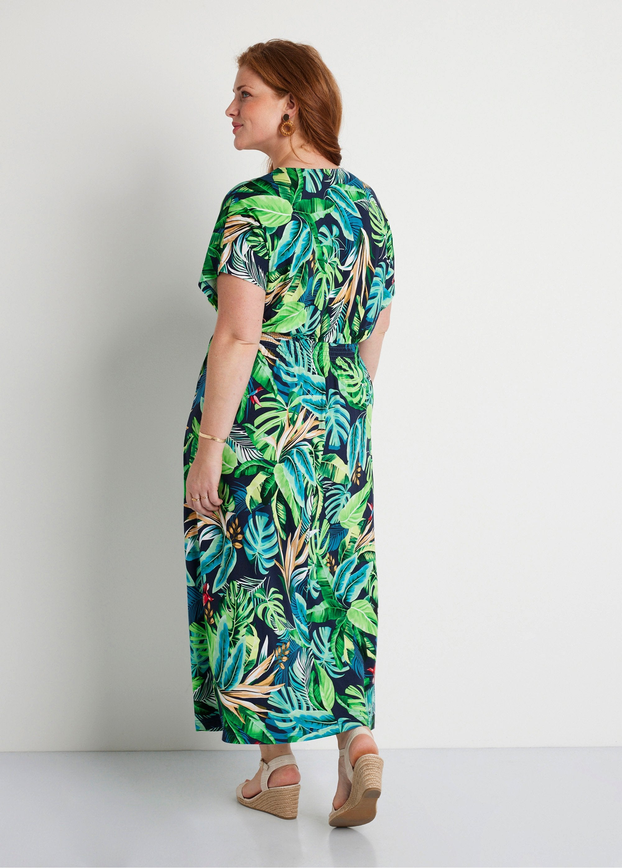 Vestido_longo_com_estampa_tropical_Diabrete_Verde_DO1_curvy