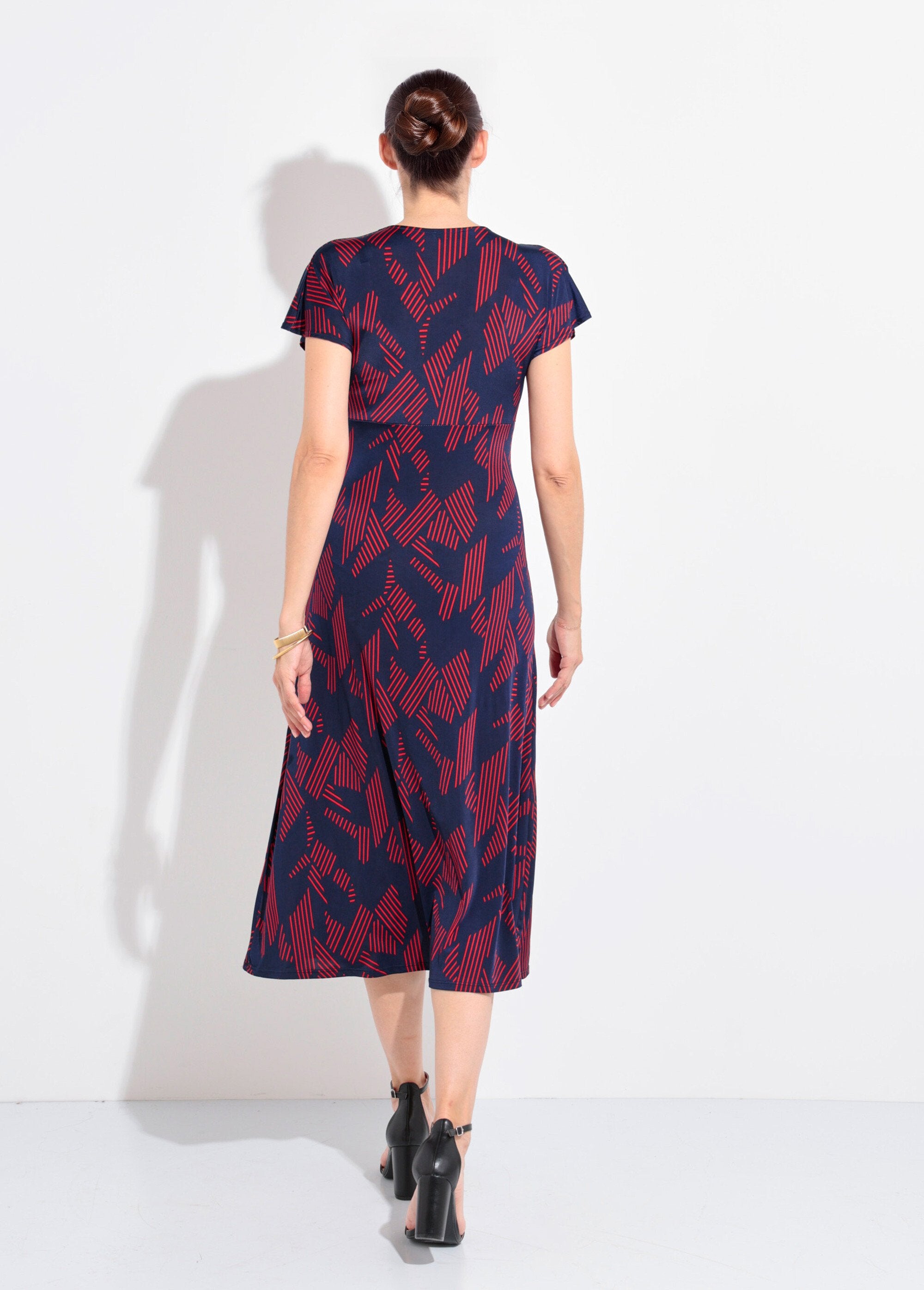 Vestido_de_manga_comprida_com_decote_em_V_e_estampa_gráfica_Marine_et_bordeaux_DO1_slim