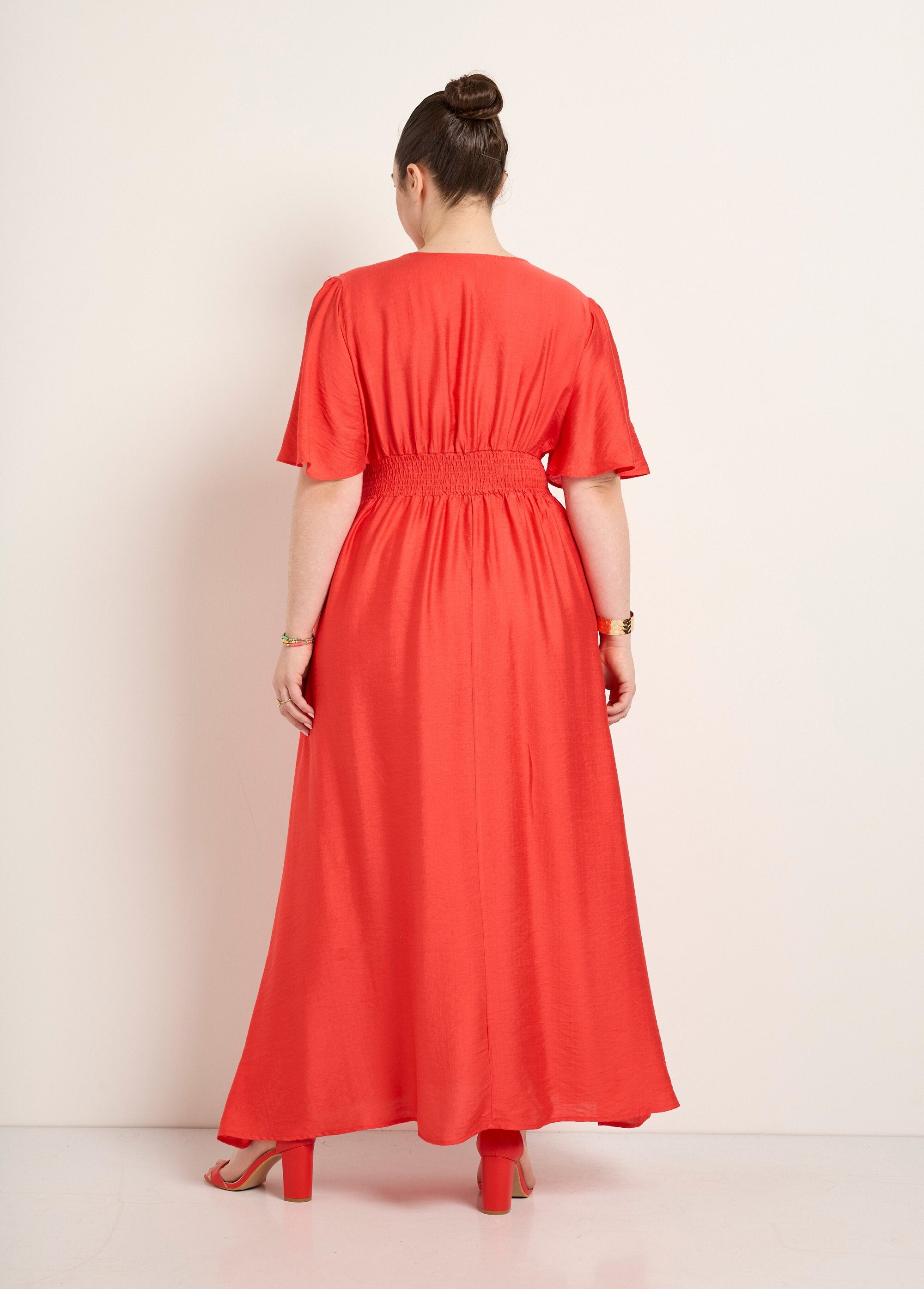 Vestido_longo_com_decote_em_V_e_cintura_império_Rouge_DO1_curvy