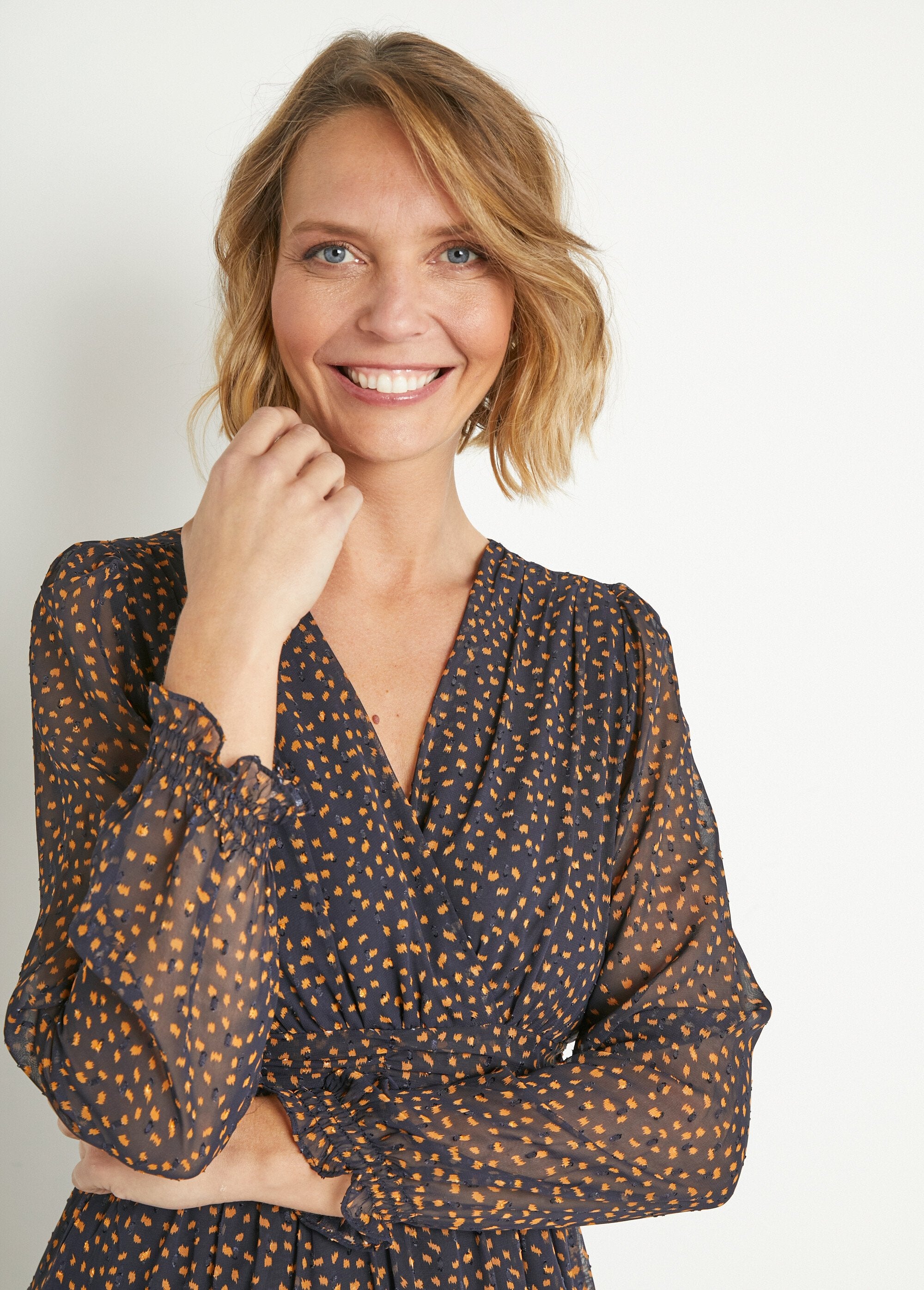 Vestido_longo_de_voile_estampado_com_cintura_plissada_Marine_et_jaune_DE1_slim