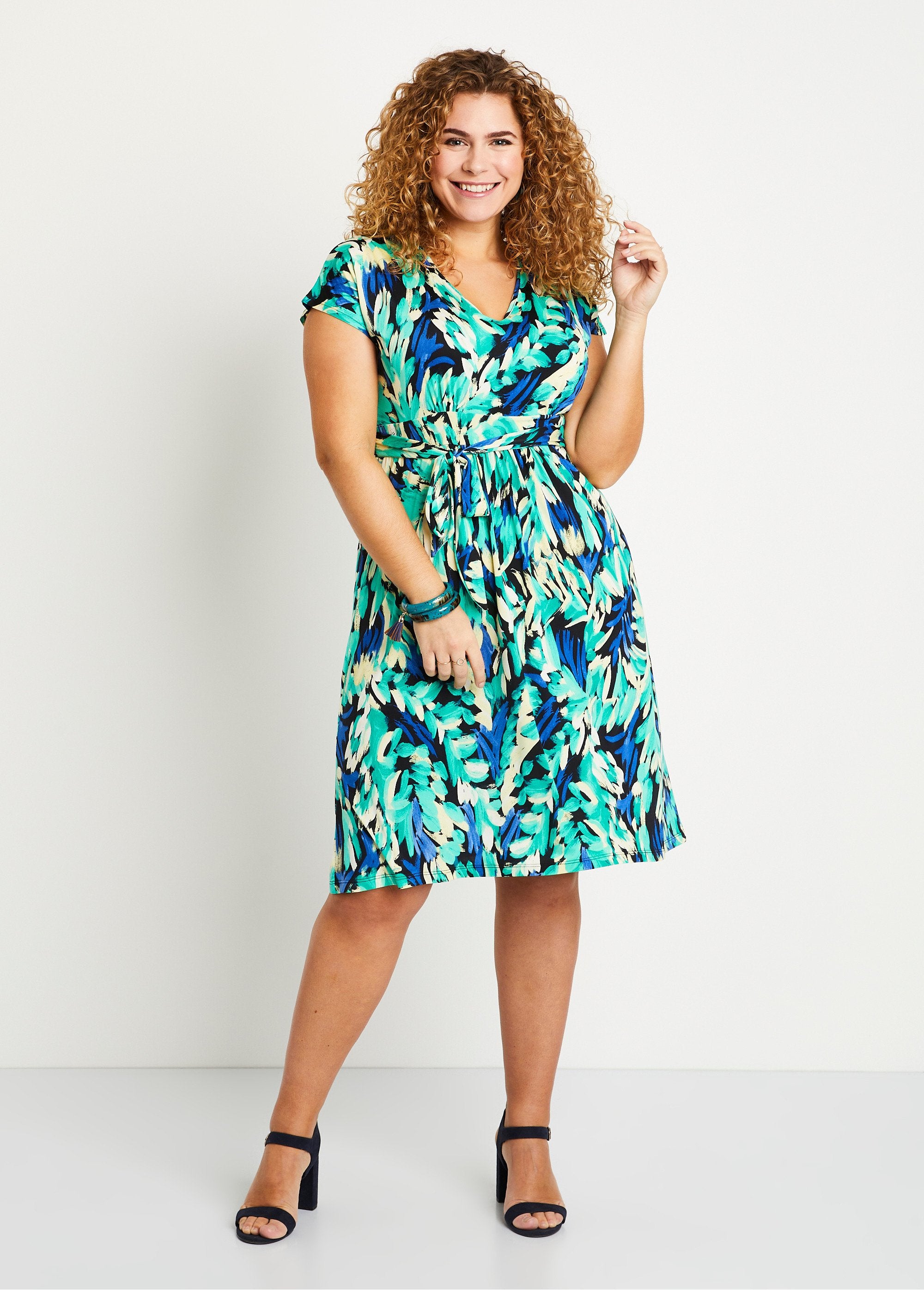 Vestido_curto_de_malha_com_estampa_extravagante_Azul_e_verde_FA1_curvy