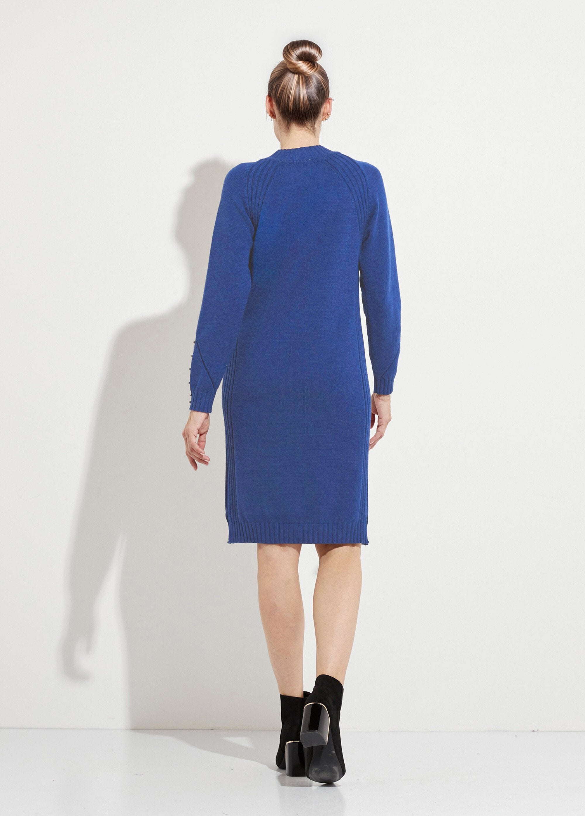 Vestido_suéter_de_gola_alta_com_detalhes_canelados_e_brilhantes_Bleu_DO1_slim