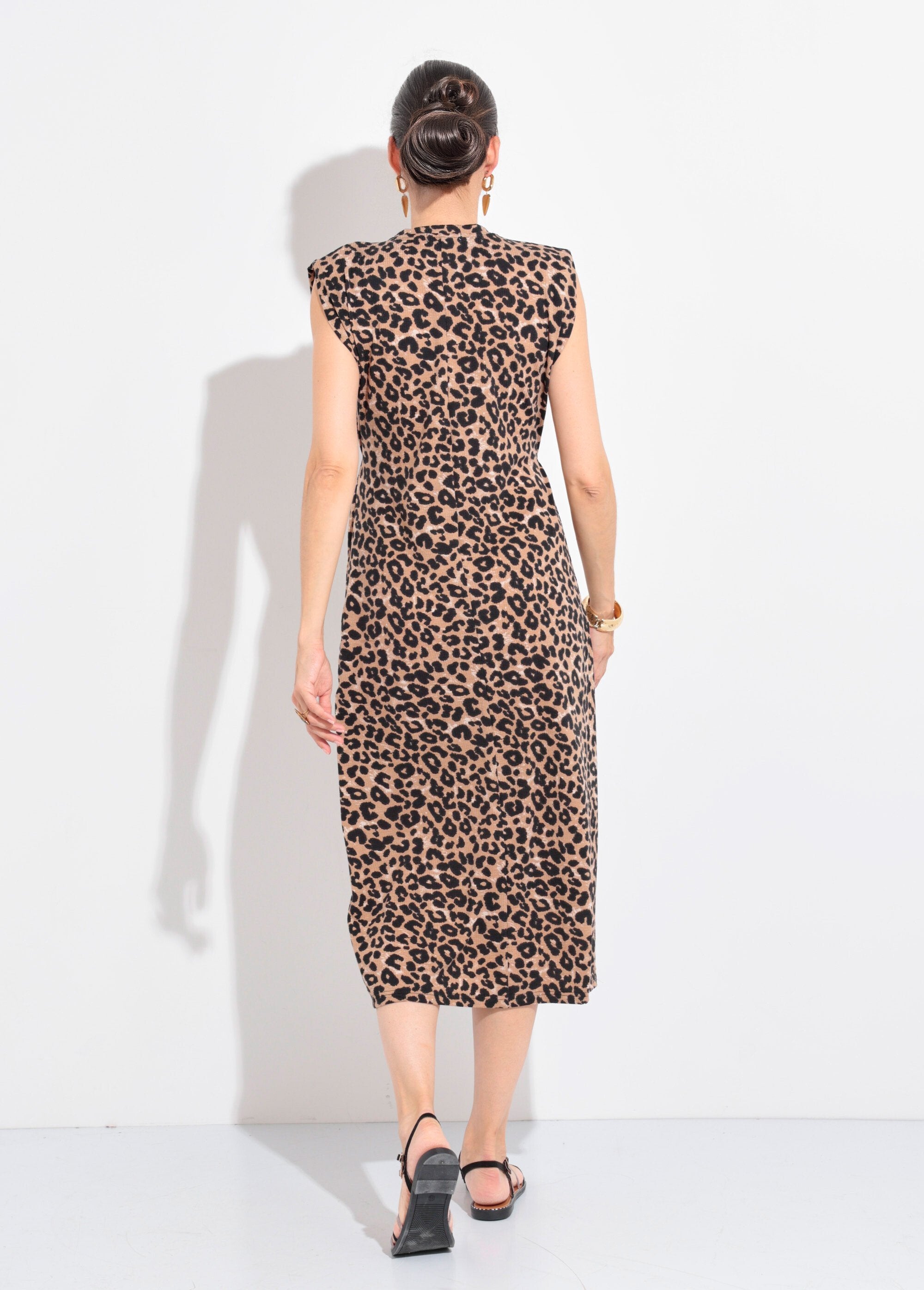 Vestido_longo_tipo_camiseta_com_decote_redondo_e_estampa_de_oncinha_Leopard_DO1_slim