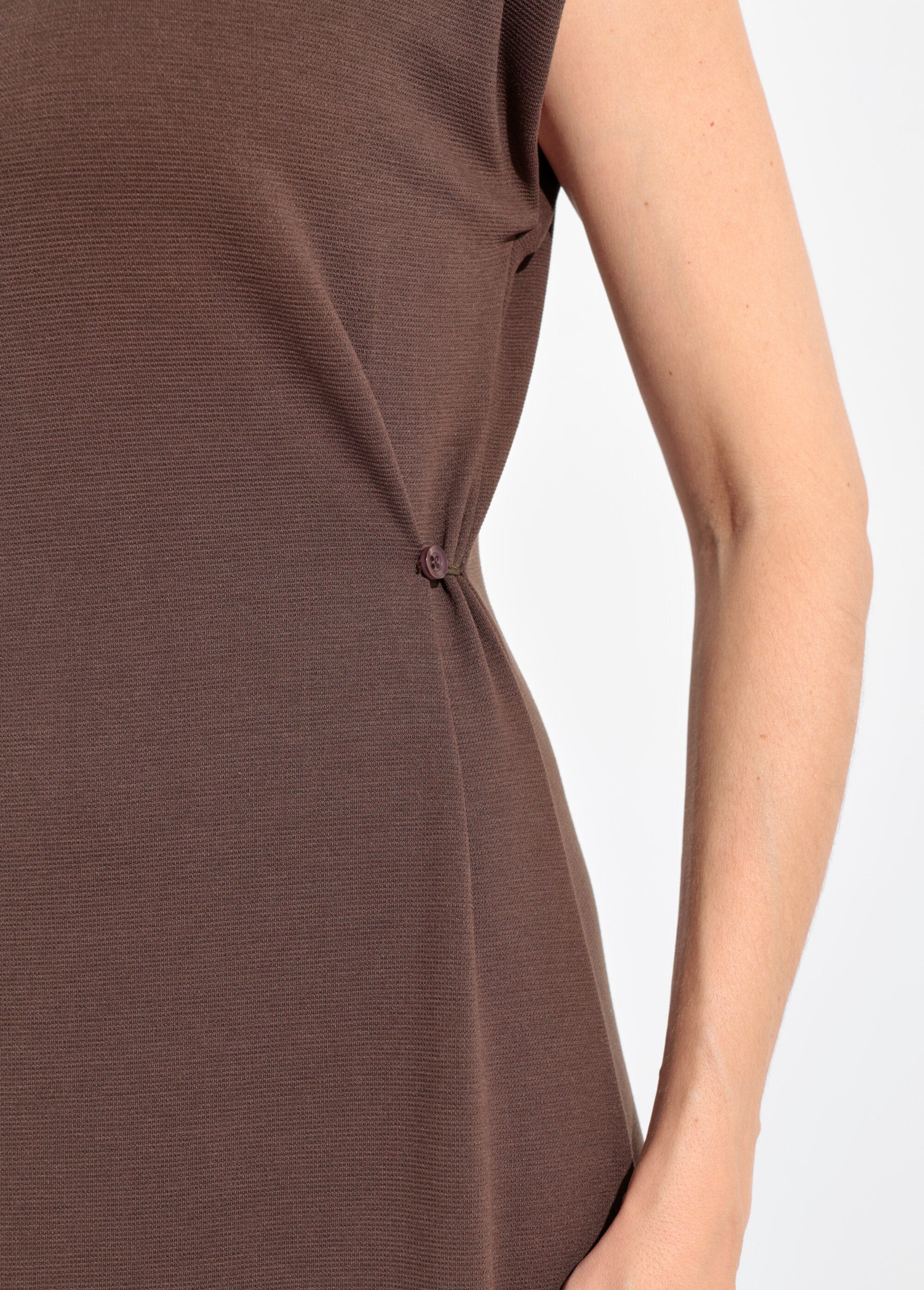 Vestido_longo_liso_com_gola_redonda_e_camiseta_Marron_DE2_slim