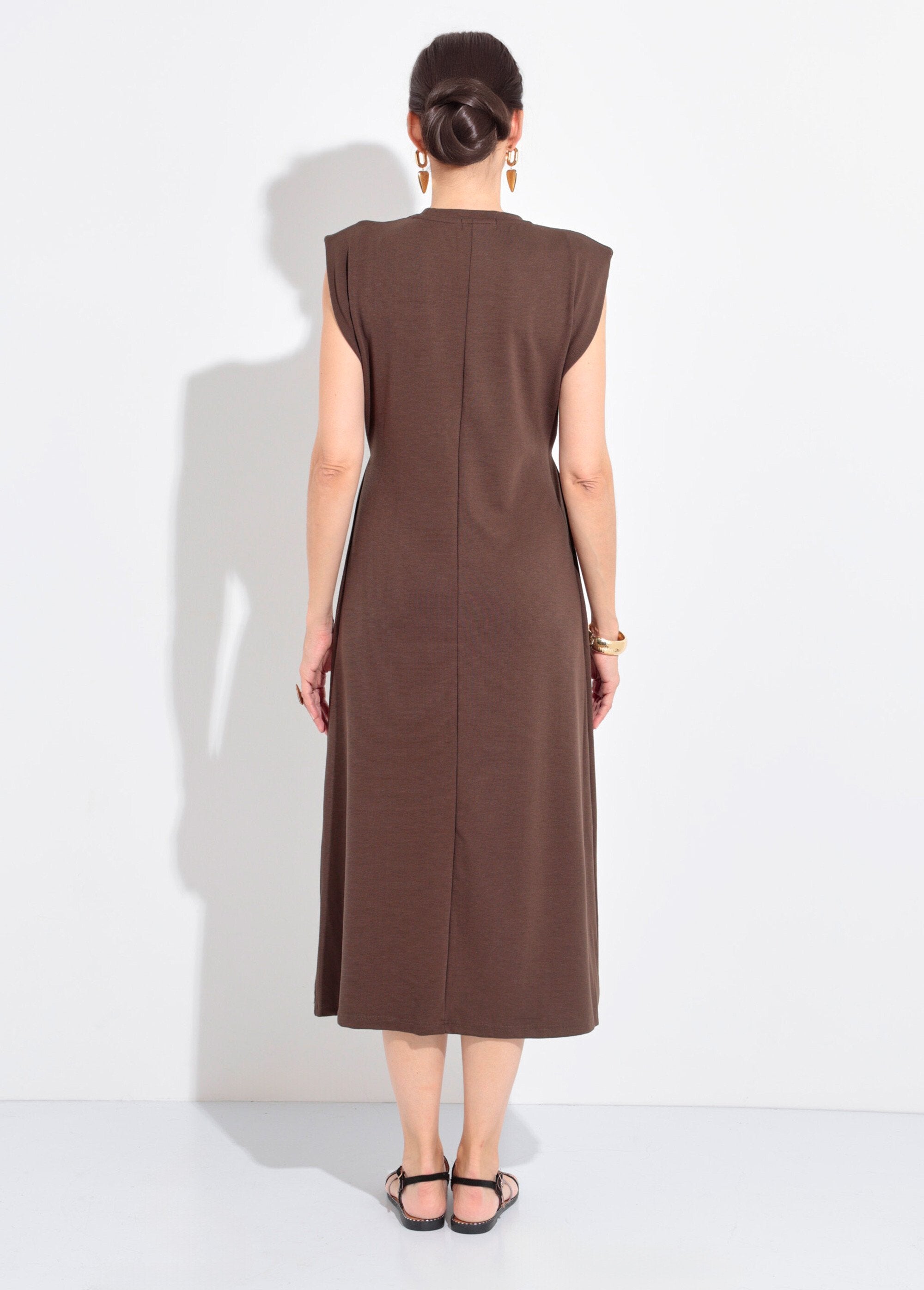 Vestido_longo_liso_com_gola_redonda_e_camiseta_Marron_DO1_slim