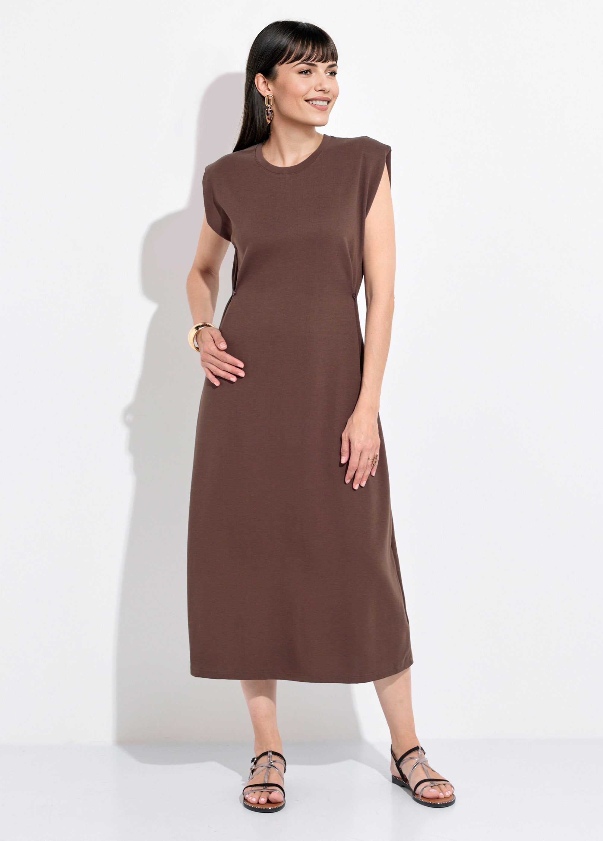 Vestido_longo_liso_com_gola_redonda_e_camiseta_Marron_FA1_slim