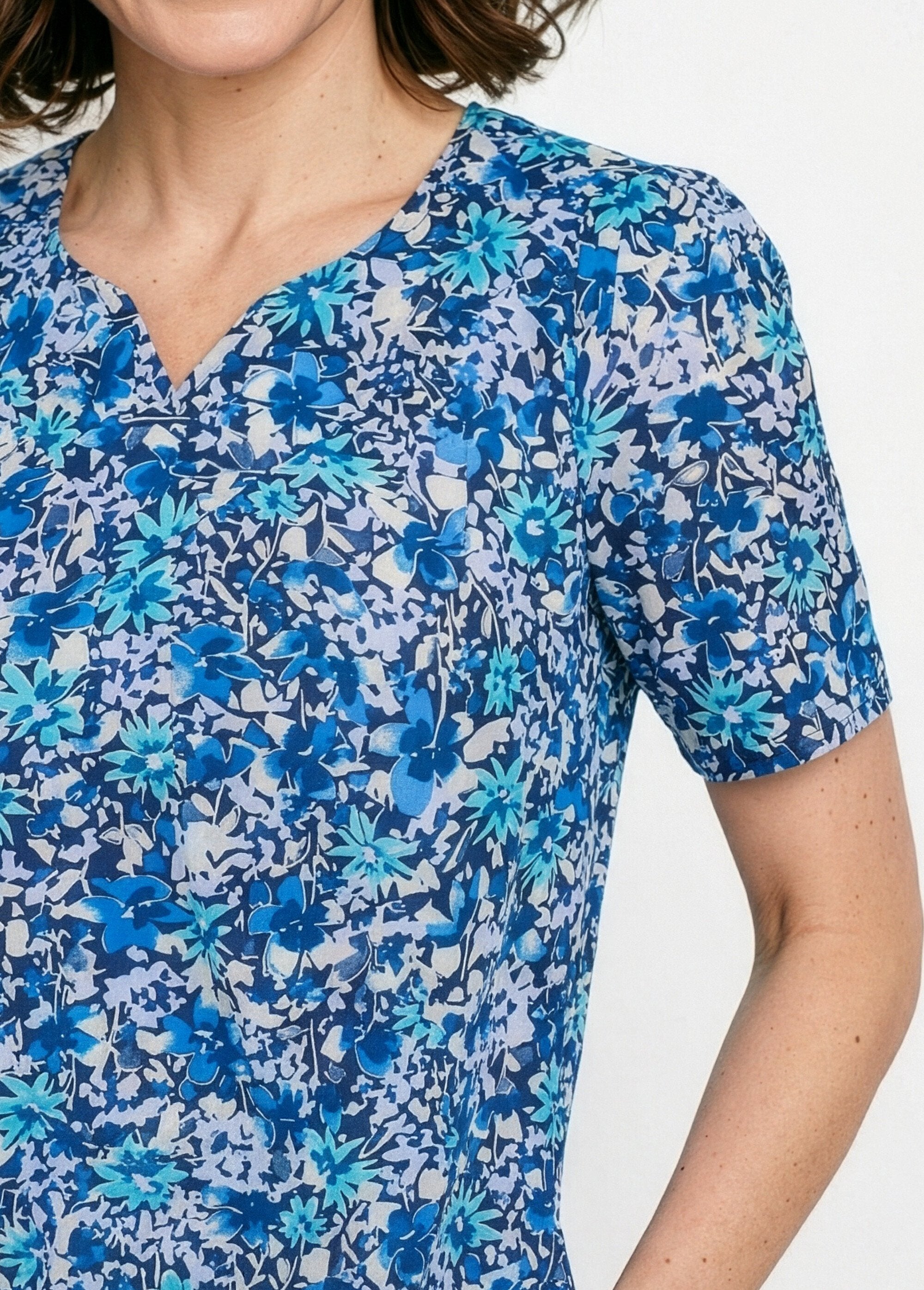 Vestido_avental_estampado_de_comprimento_médio_Turquesa_e_marinho_DE1_slim