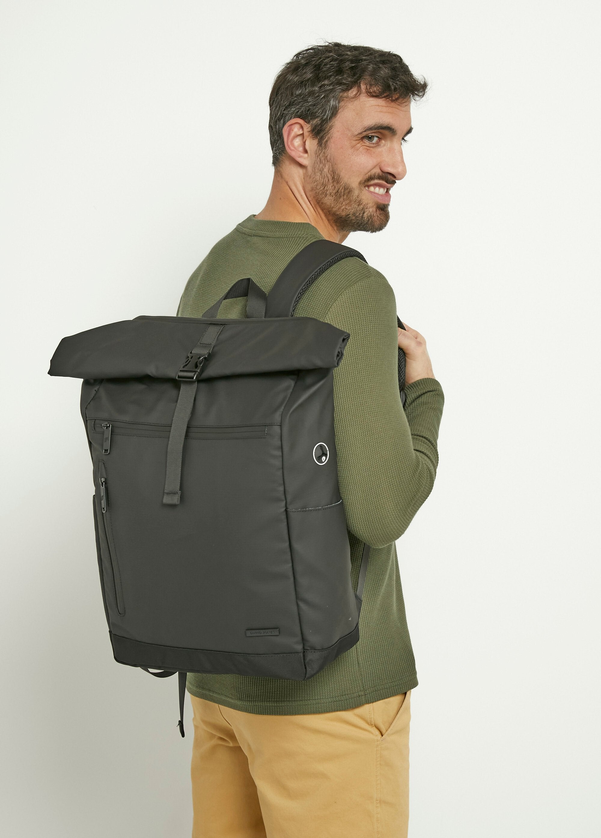Mochila_urbana_com_vários_bolsos_e_fecho_de_correr_Noir_DE1_slim