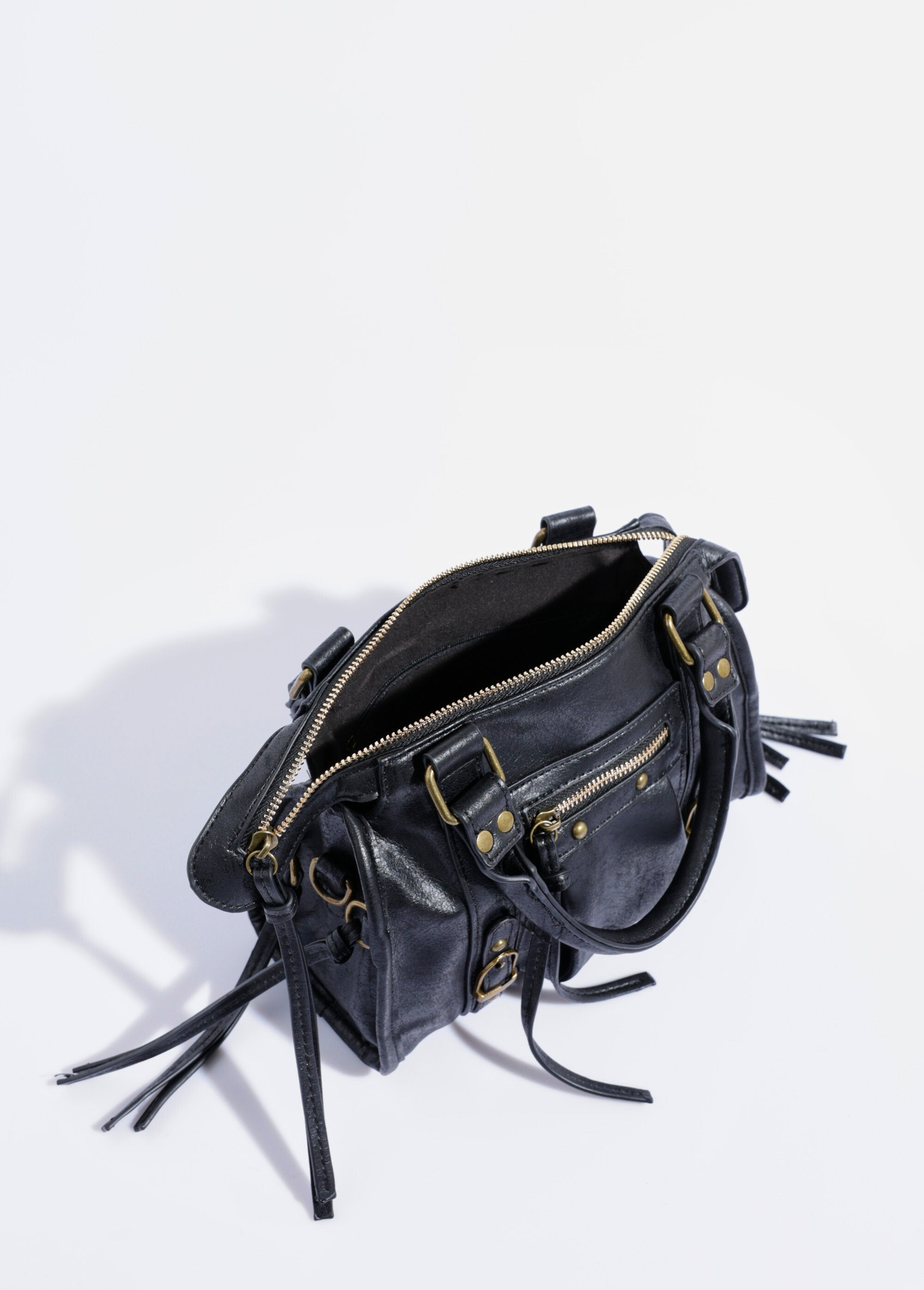 Bolsa_de_metal_envelhecida_com_vários_elos_Noir_DE1_slim
