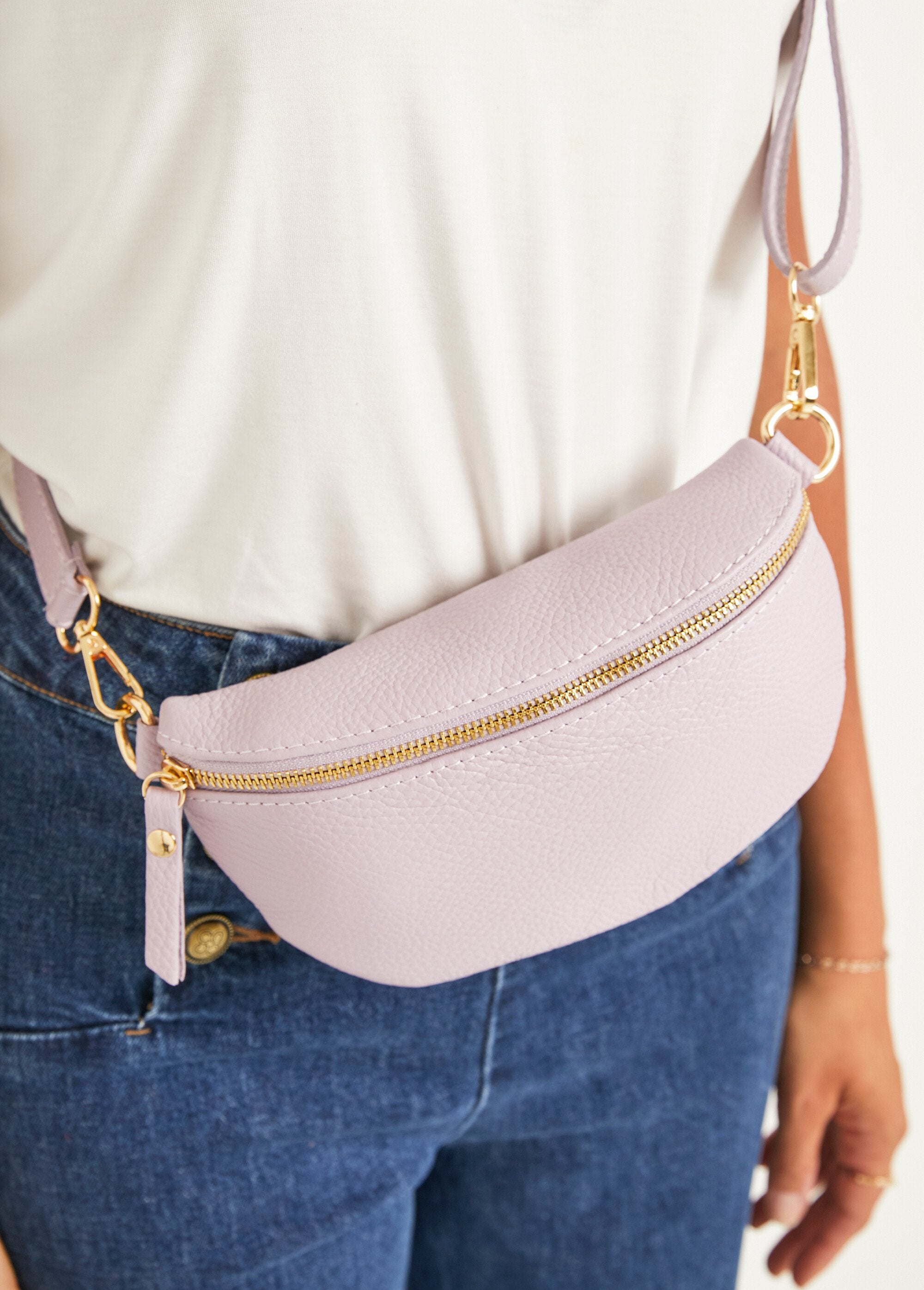 Bolsa_de_cintura_de_couro_granulado_para_mulher_Lilas_DE1_slim