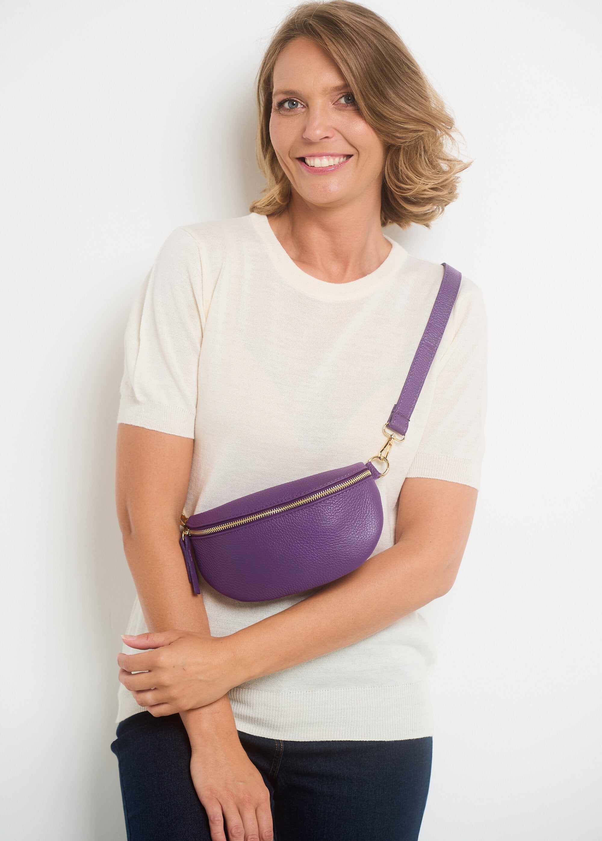 Bolsa_de_cintura_de_couro_granulado_para_mulher_Violet_DE1_slim